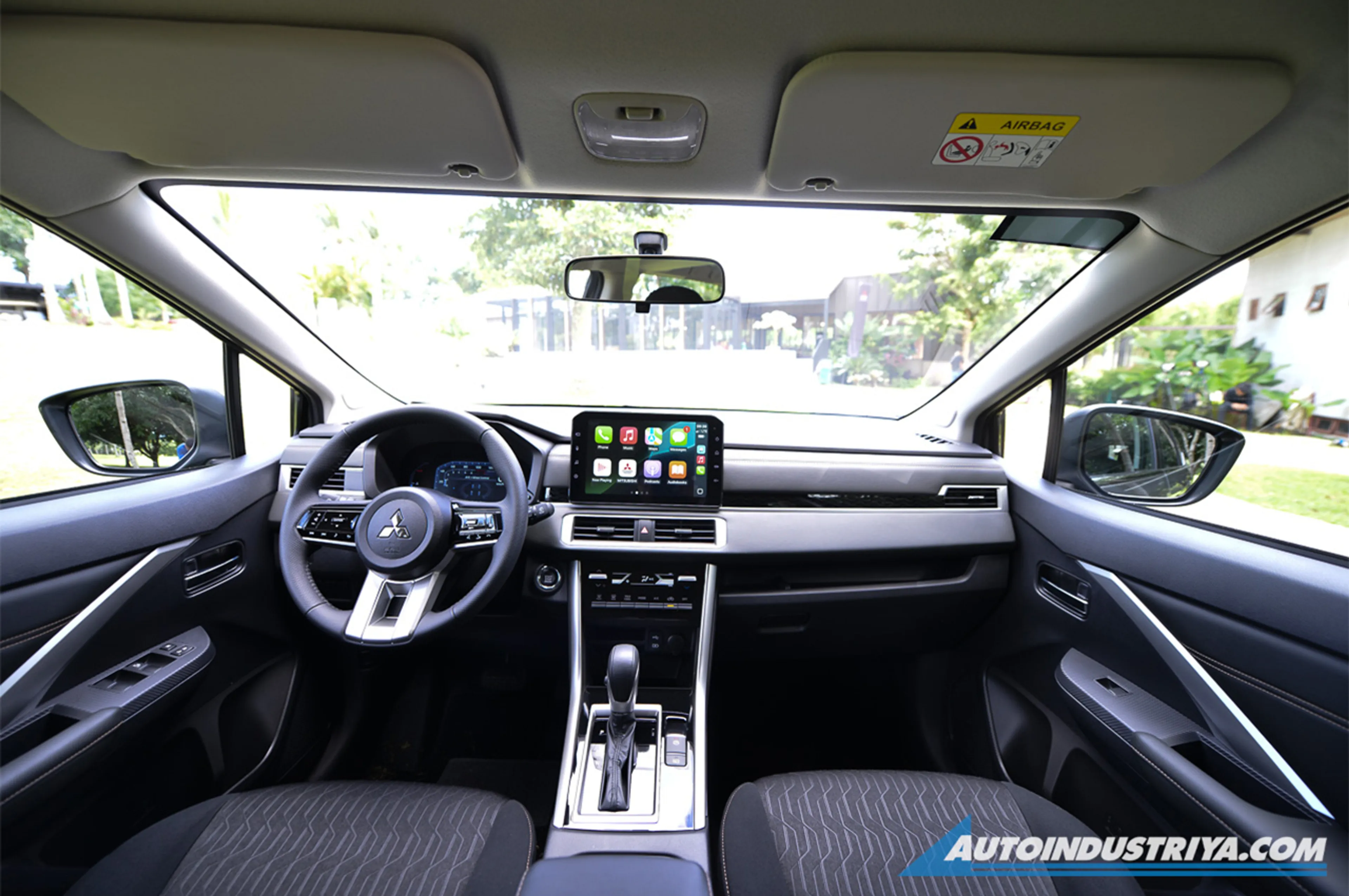 Mitsubishi Xpander Cross thumbnail 3
