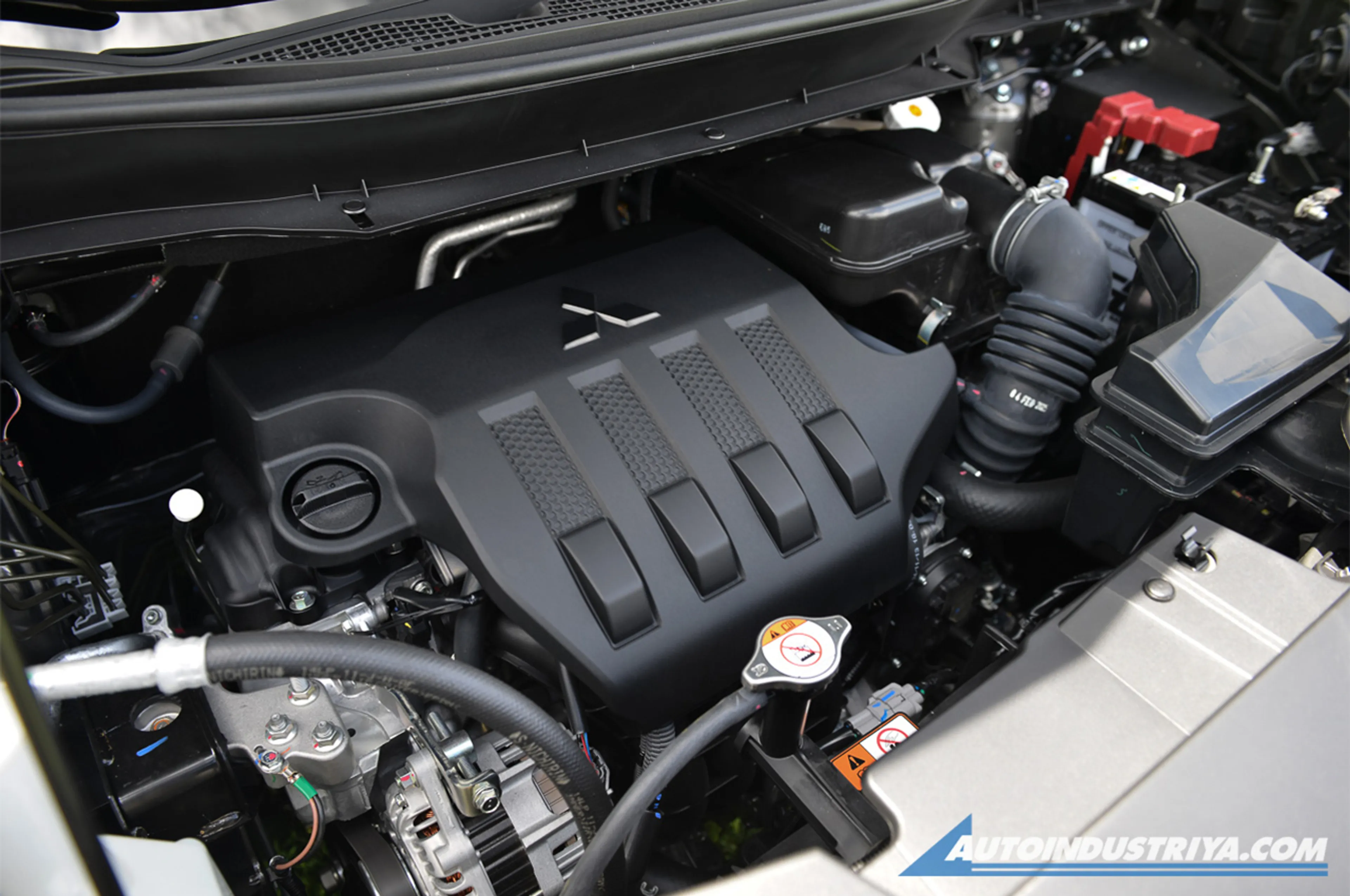 Mitsubishi Xpander Cross thumbnail 4