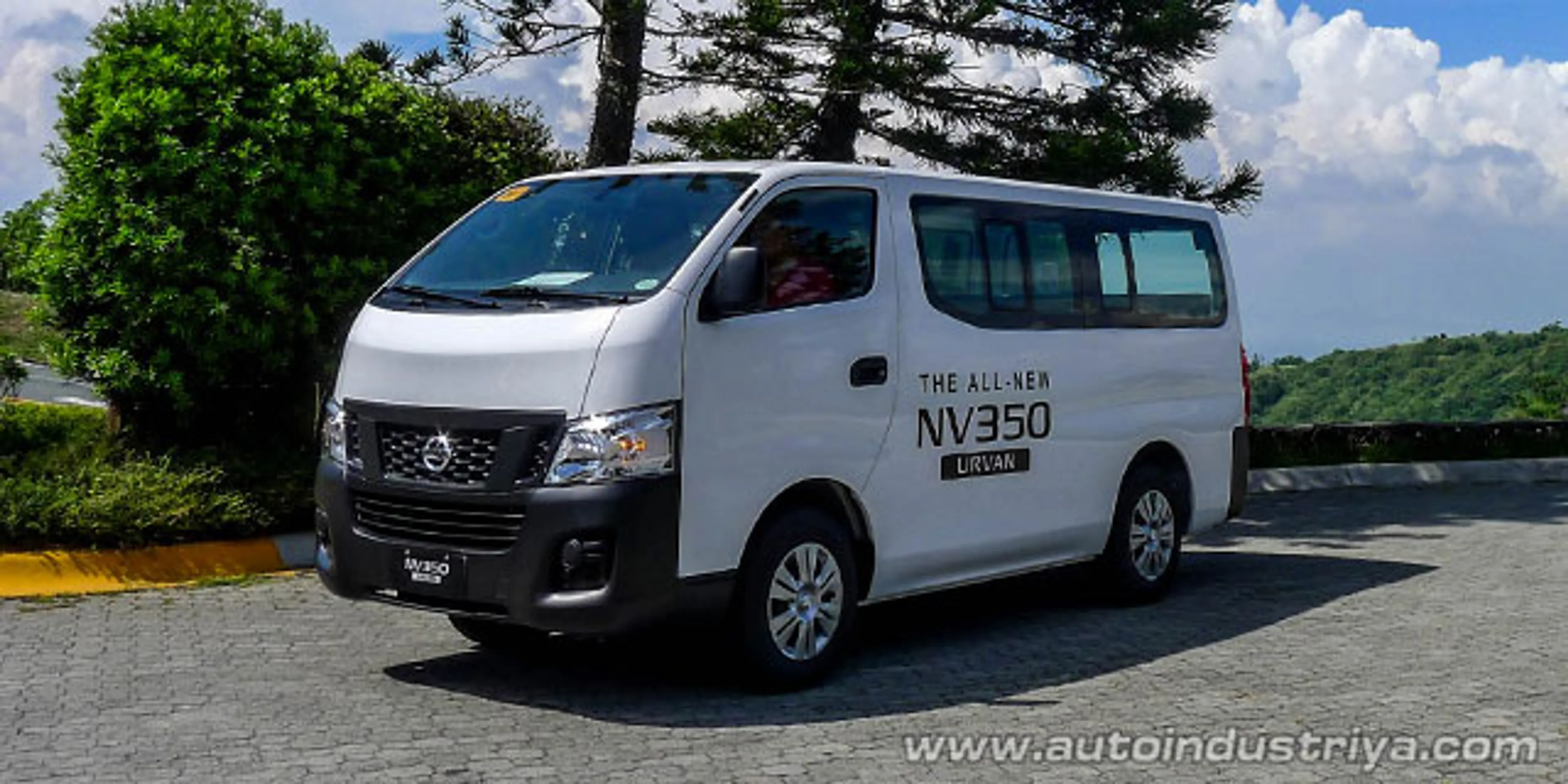 Nissan NV350 Urvan 2015