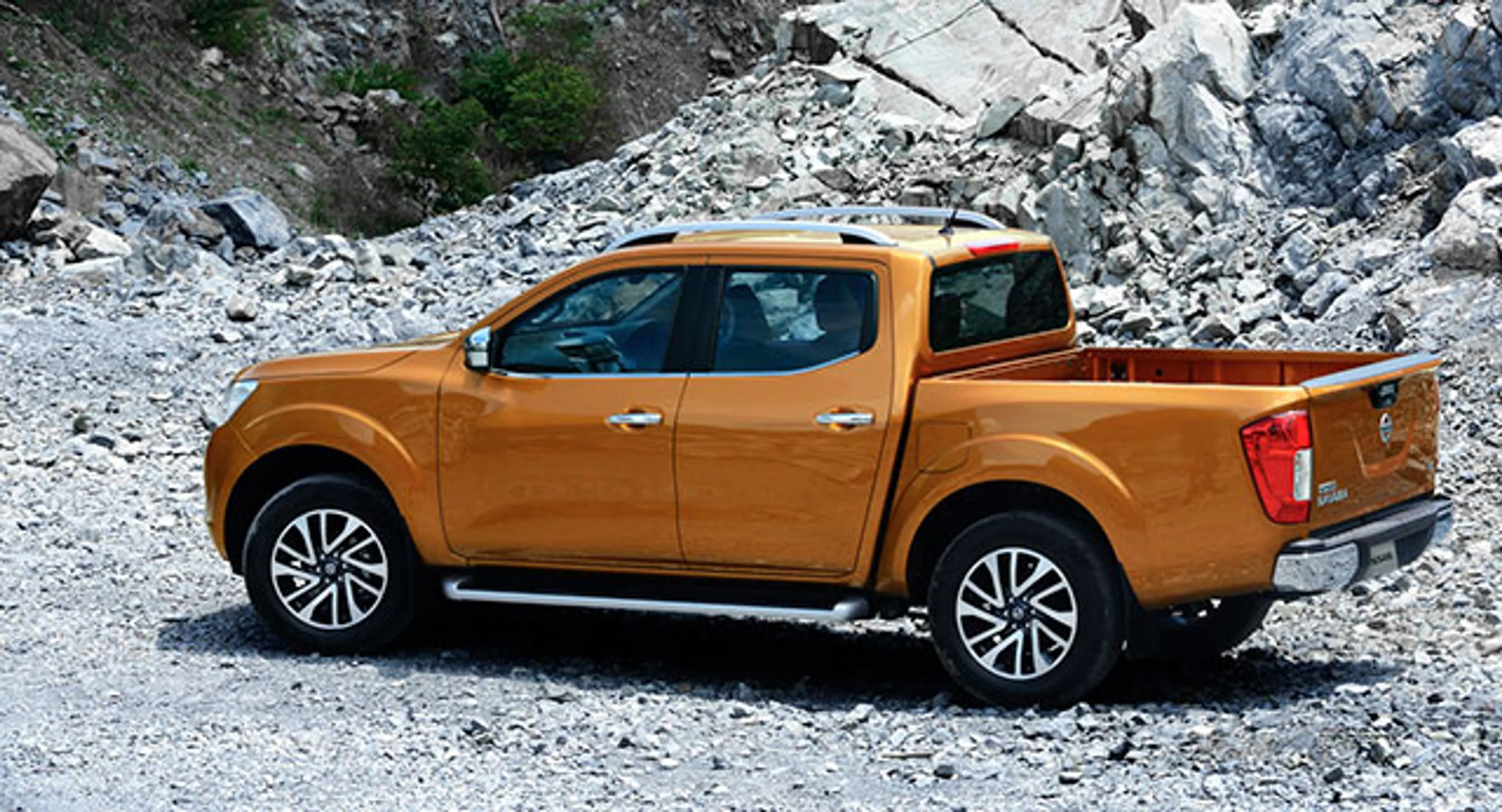 2015 Nissan Navara 4x4 Sport Edition thumbnail 2