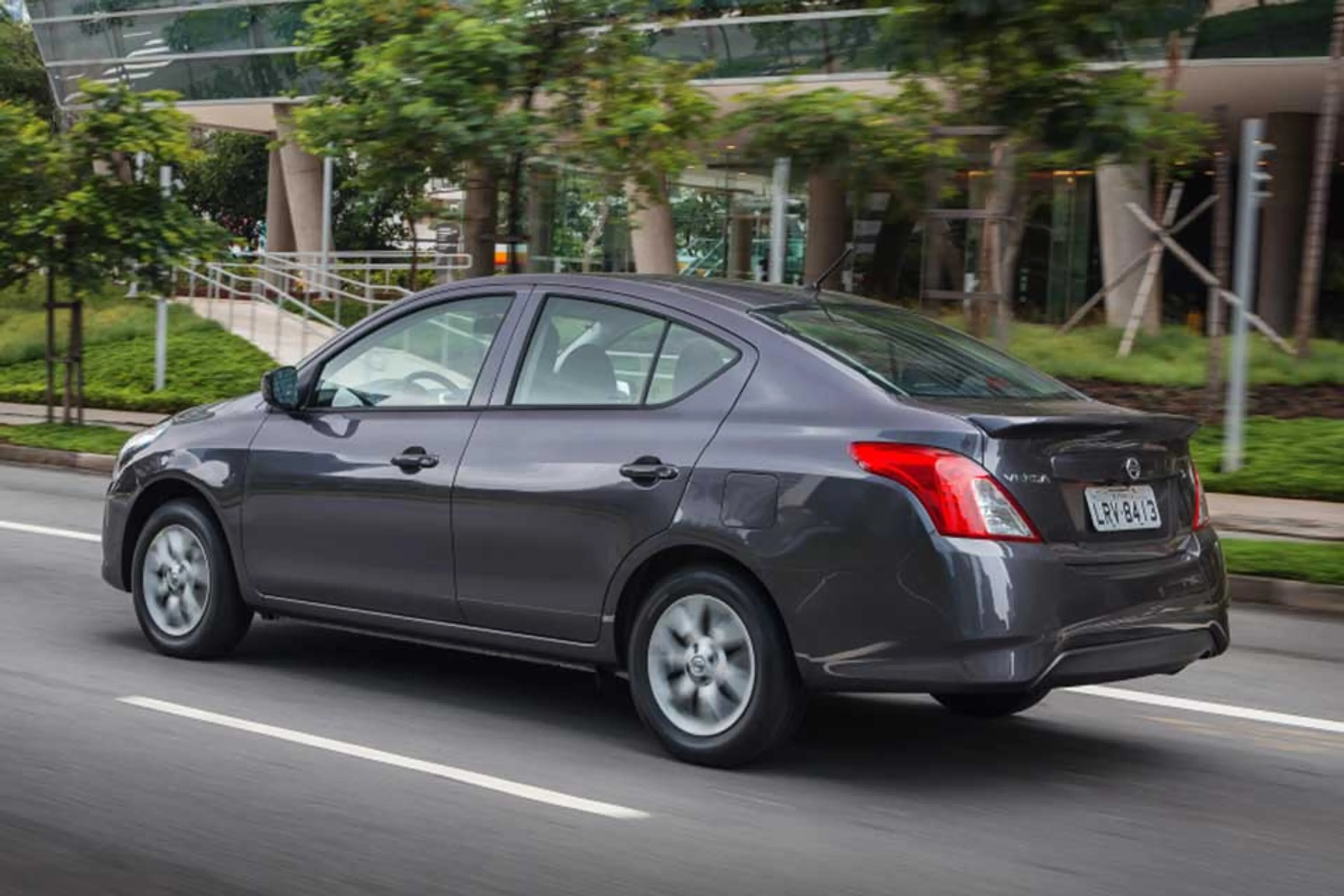 2016 Nissan Almera 1.5L E MT thumbnail 2