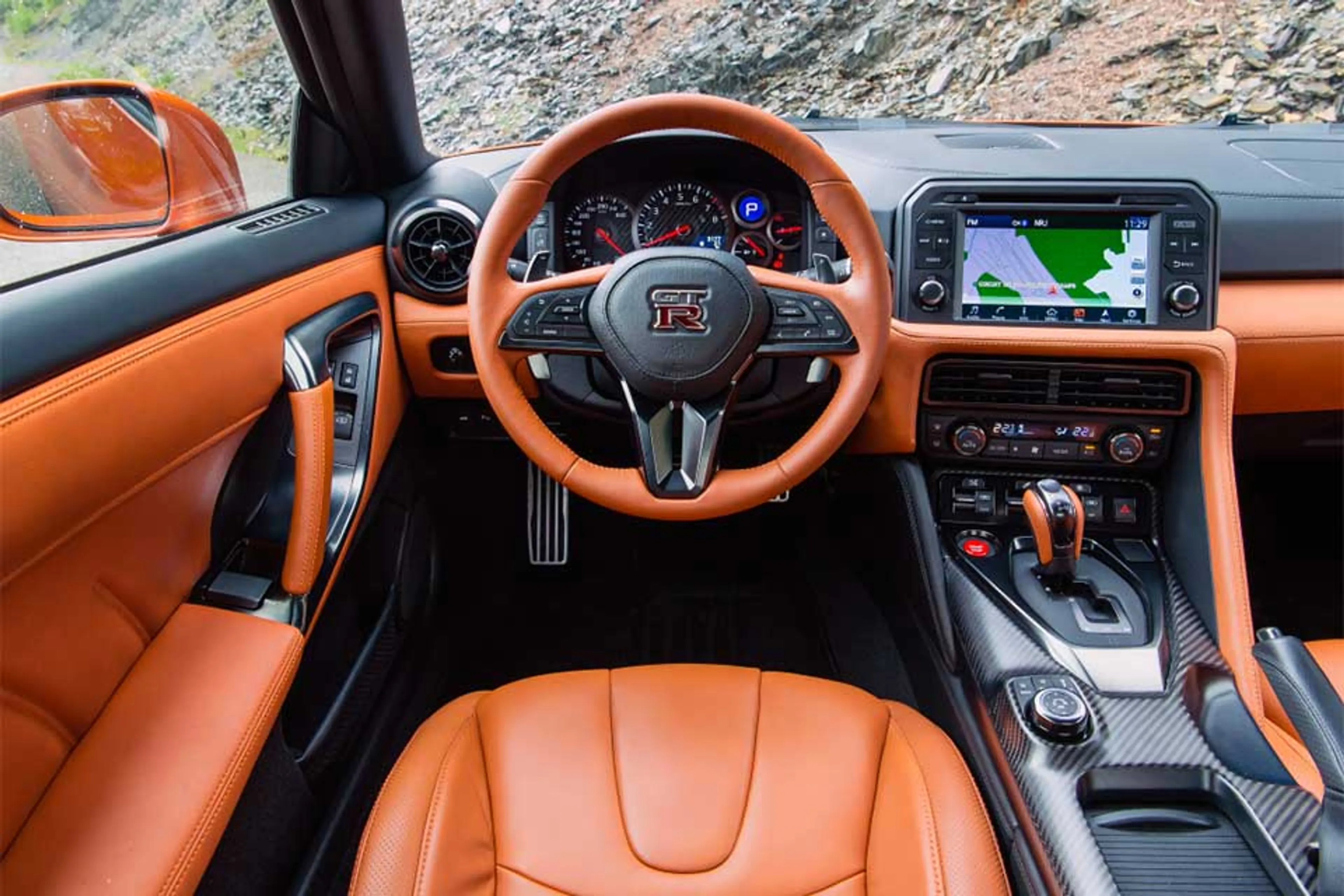 2017 Nissan GT-R Premium thumbnail 3