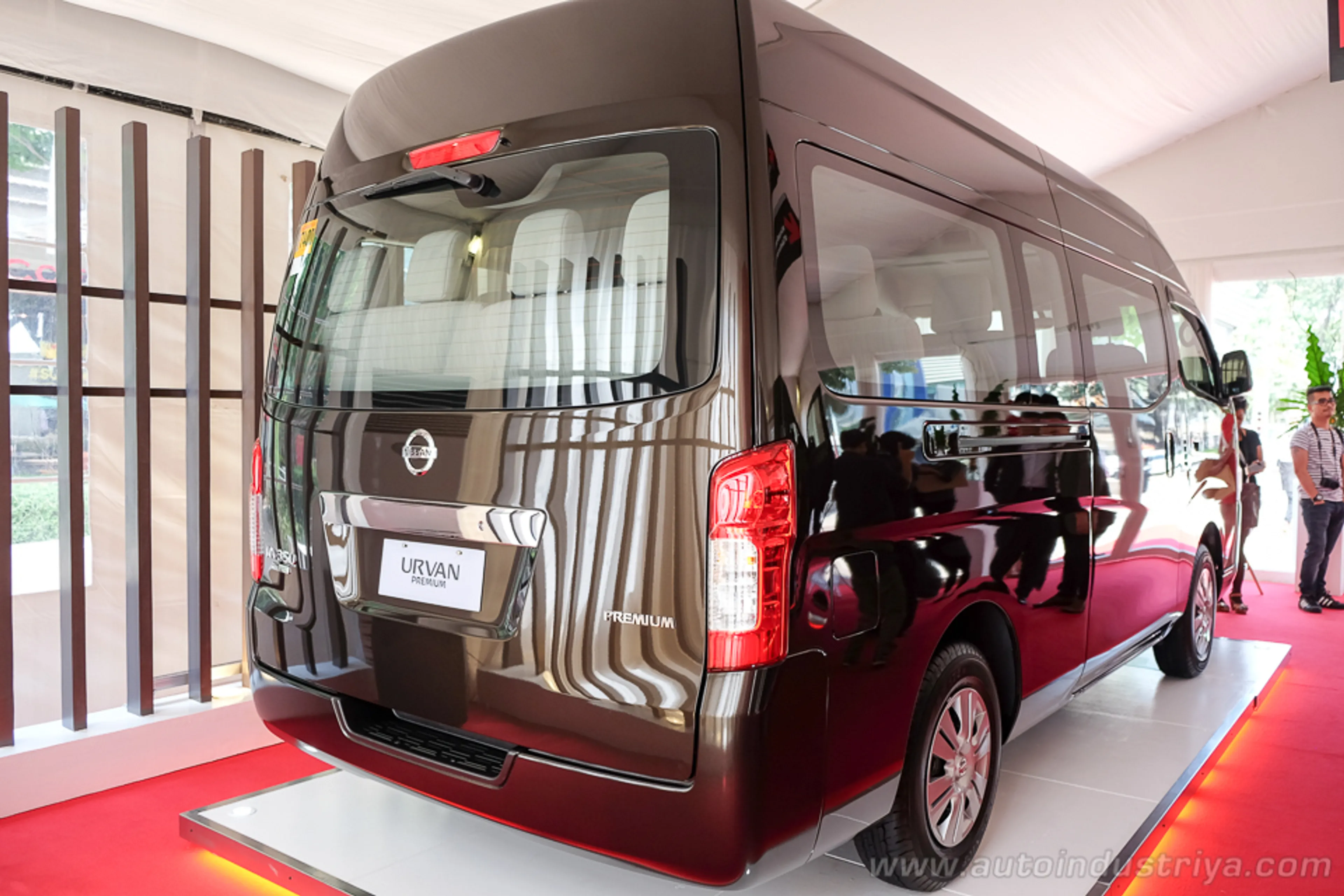 Nissan Urvan Premium thumbnail 2