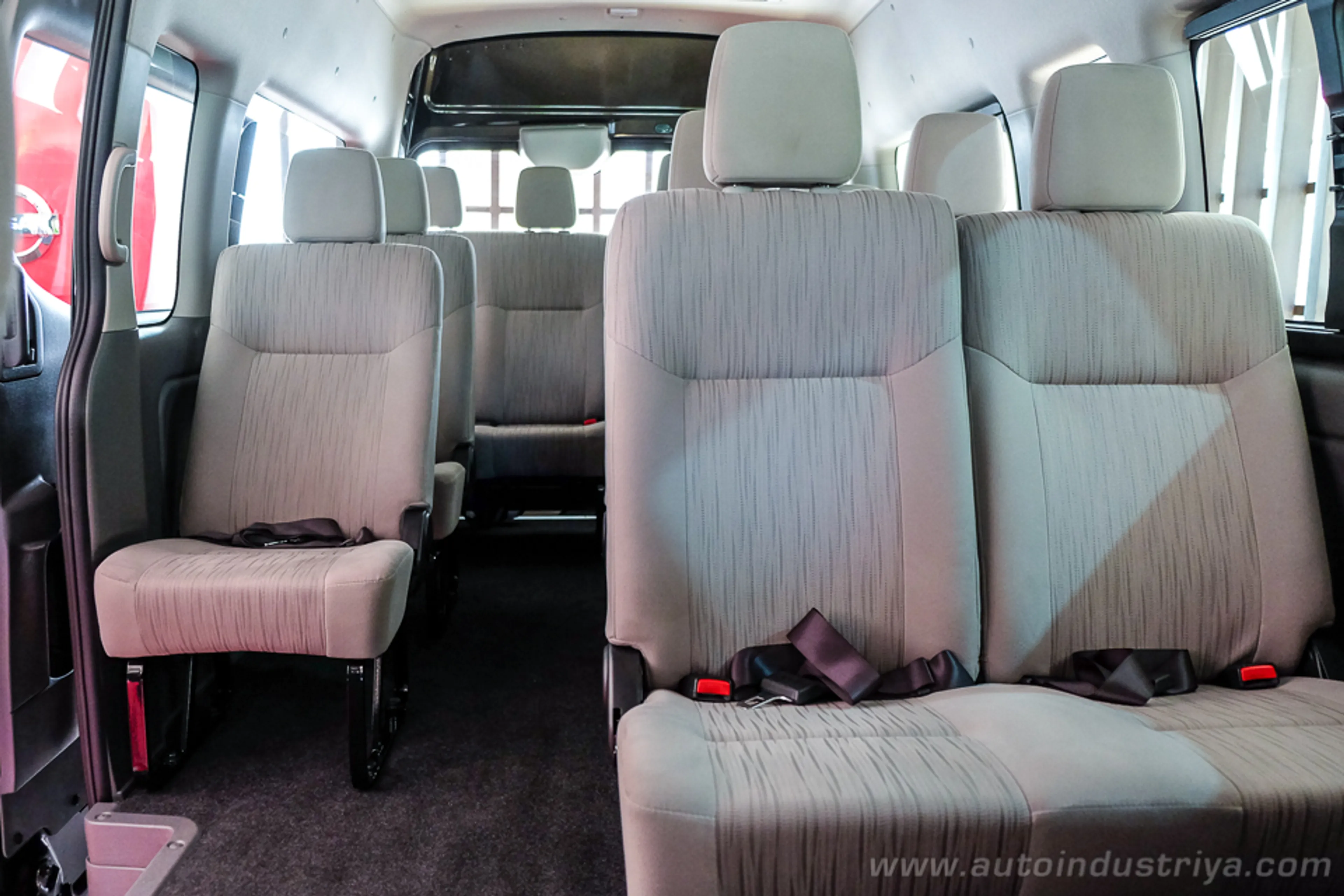 Nissan Urvan Premium thumbnail 4