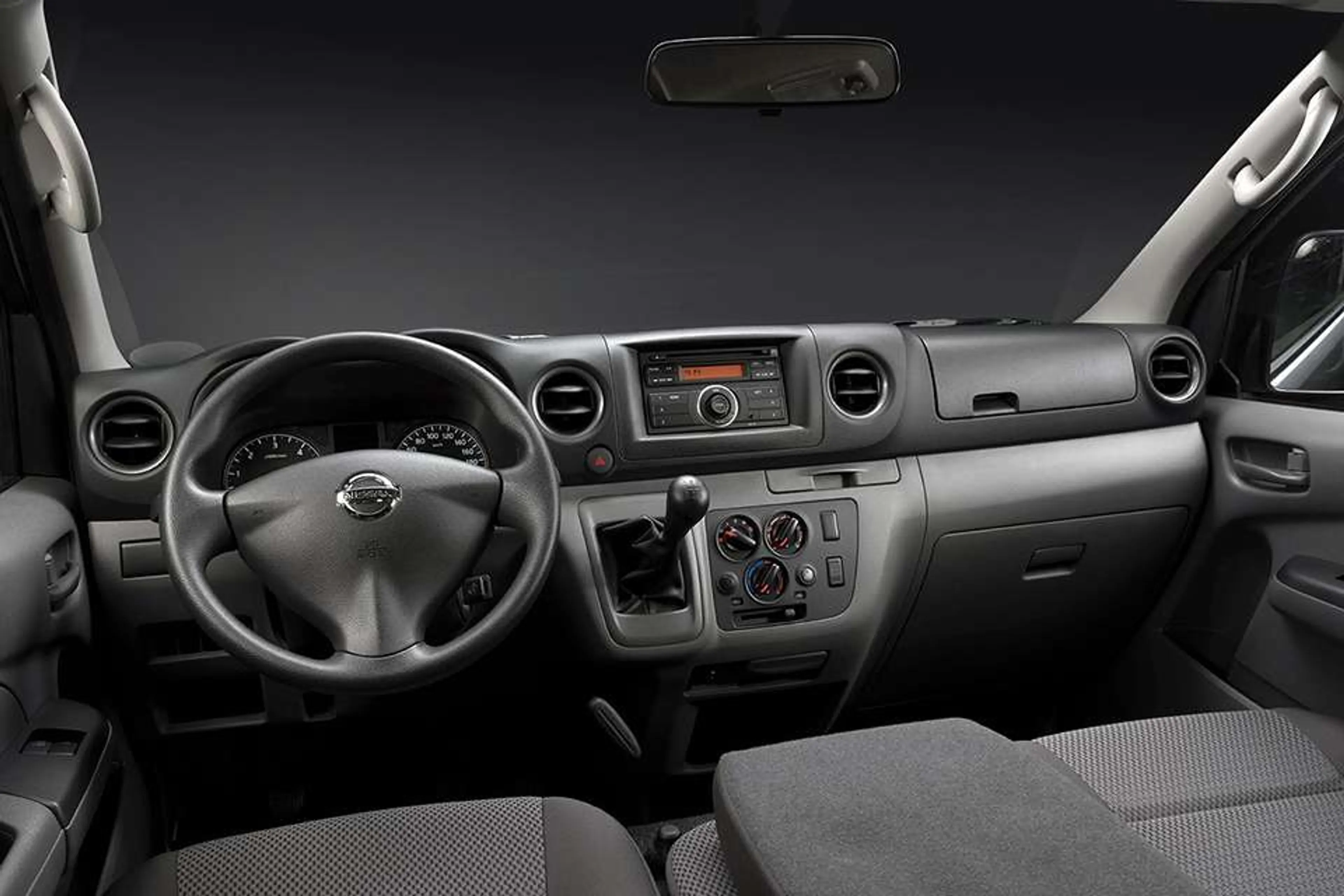 Nissan NV350 Urvan thumbnail 3