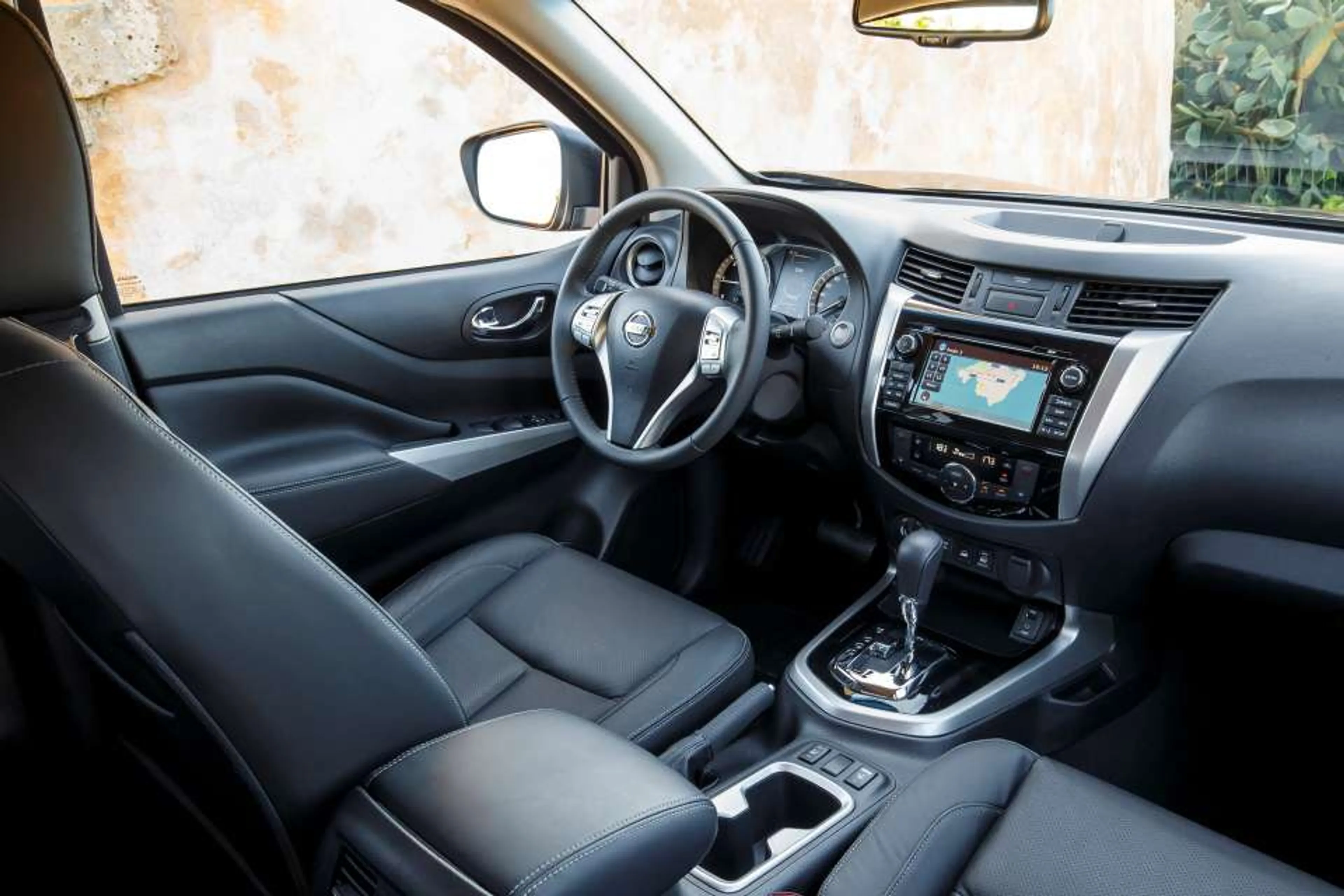 2018 Nissan Navara 2.5 4x2 6MT thumbnail 3