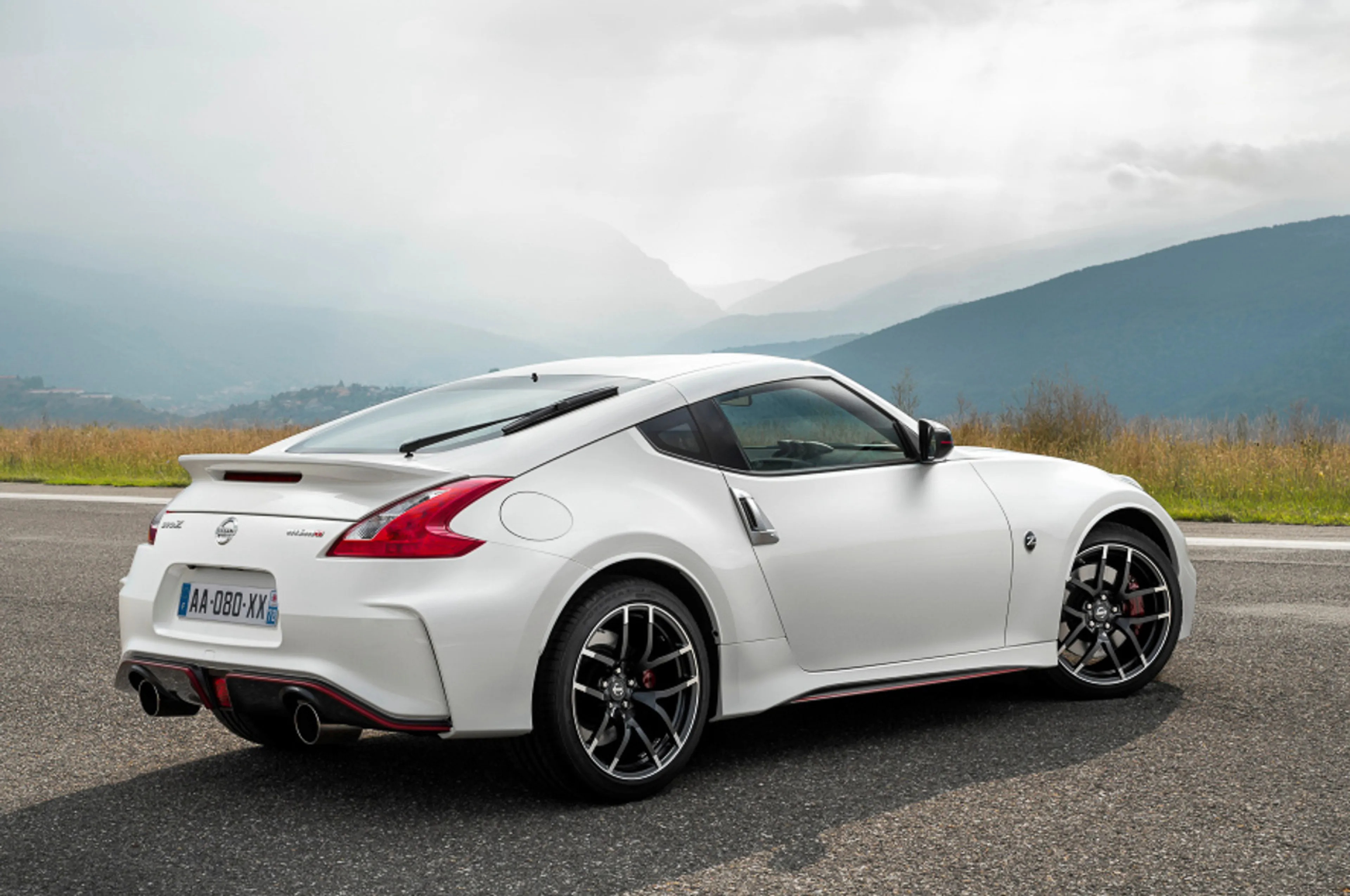 Nissan 370Z Nismo thumbnail 2