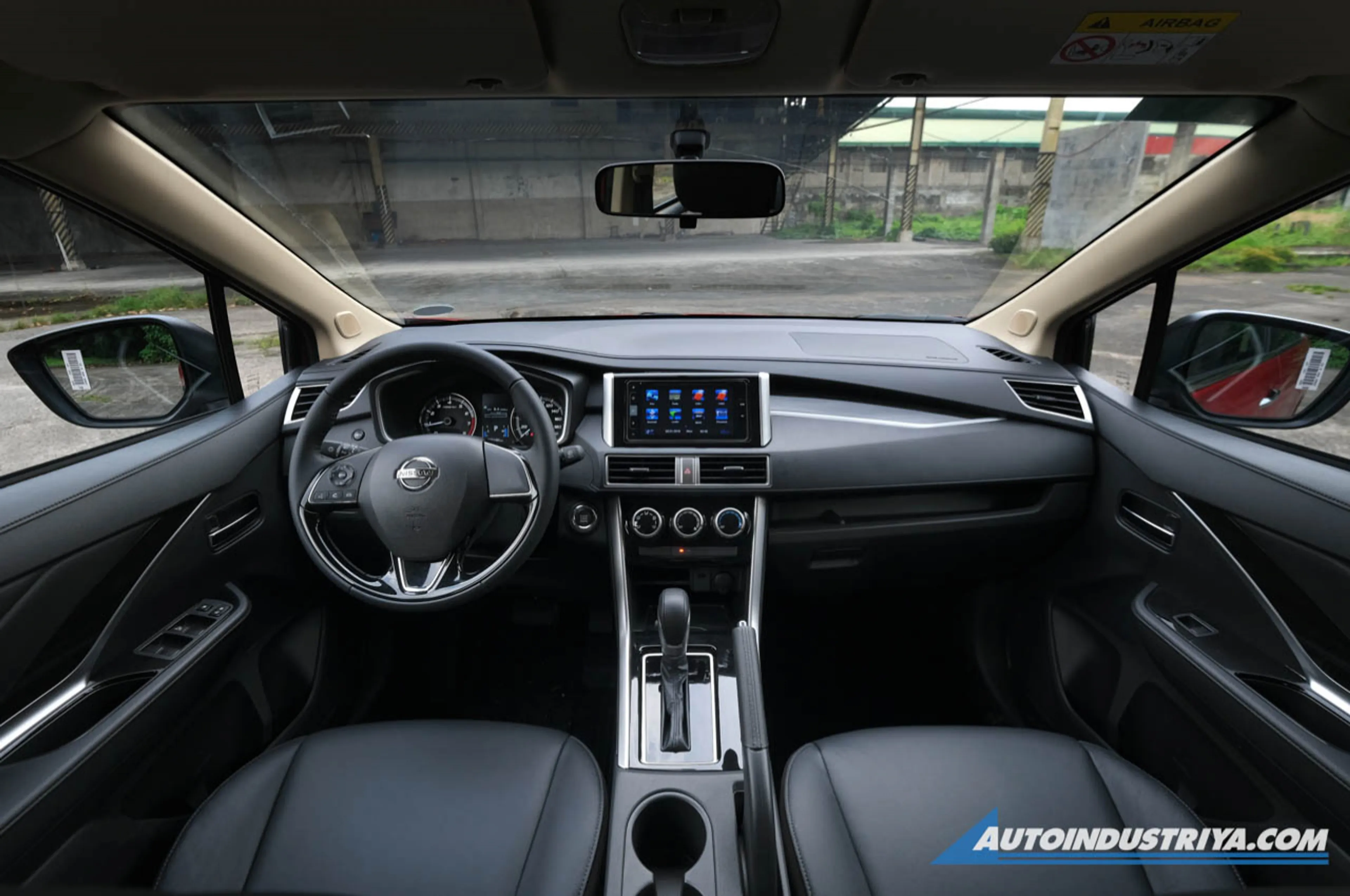 Nissan Livina thumbnail 3