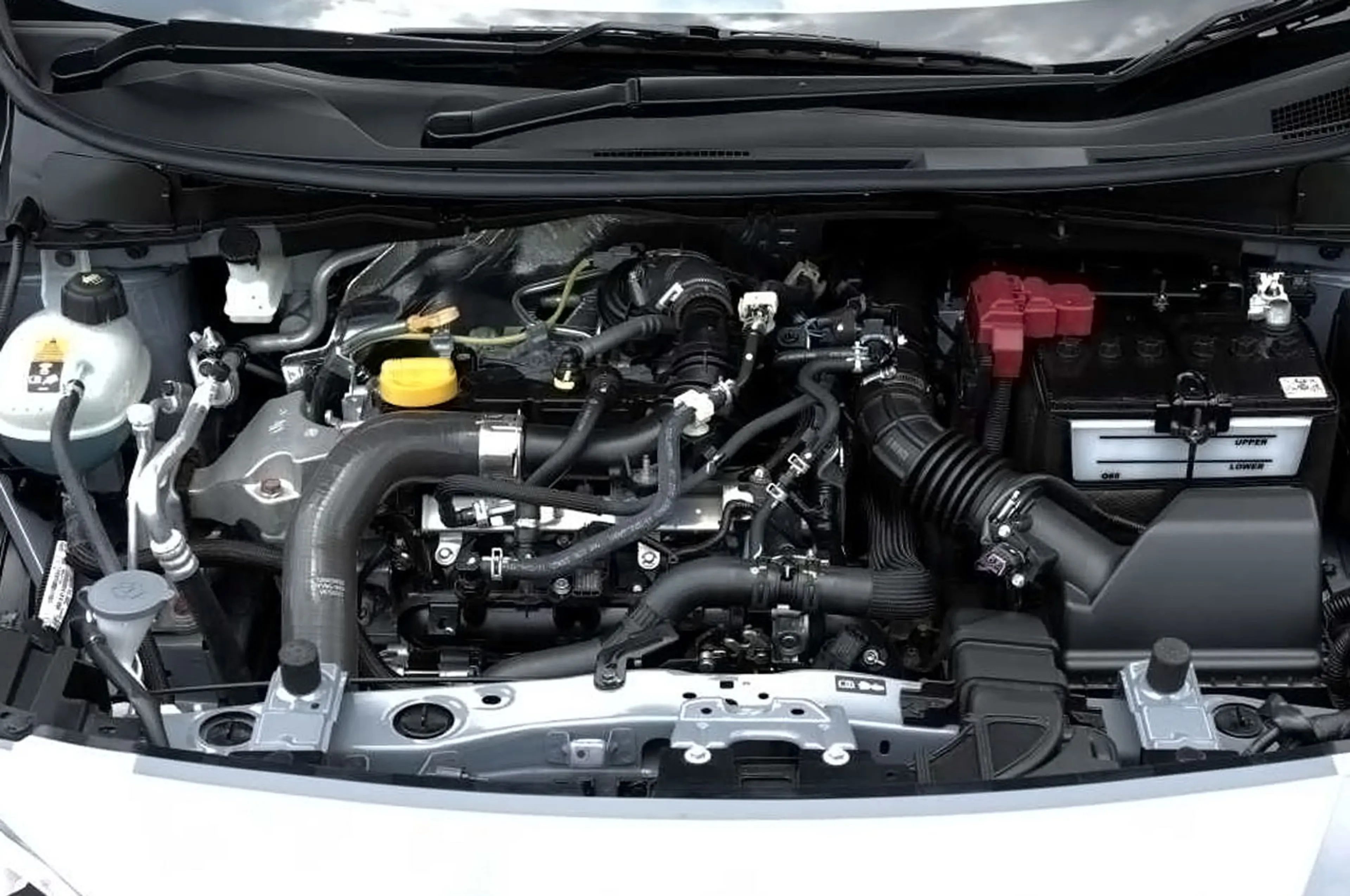 Nissan Almera thumbnail 4