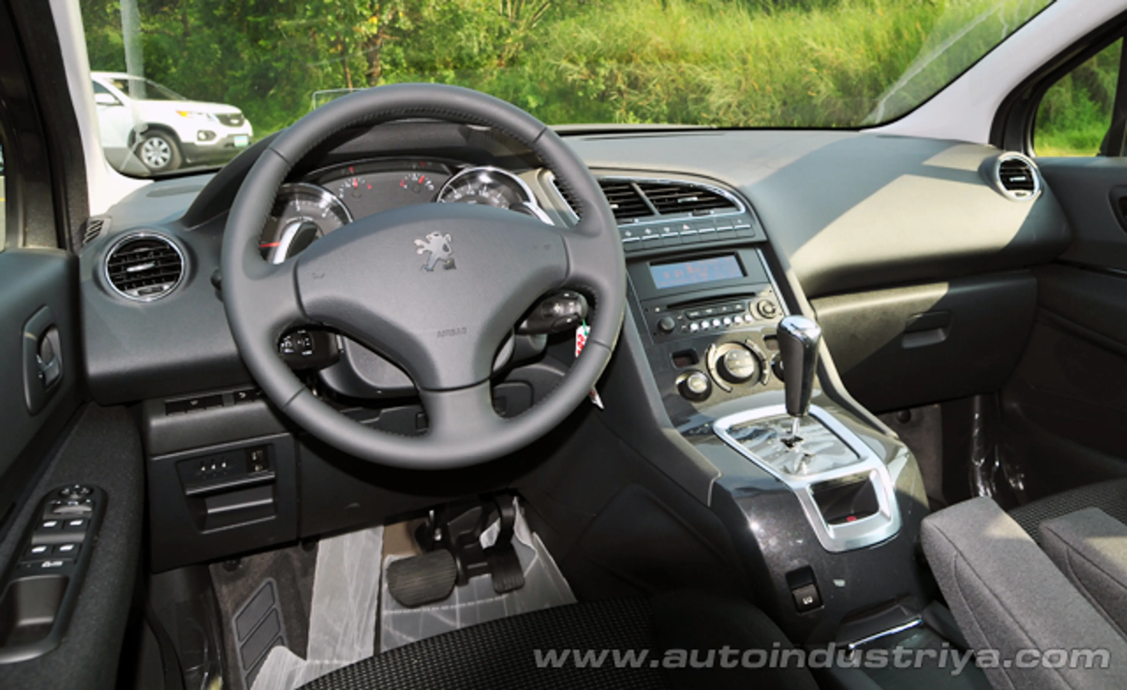 2015 Peugeot 5008 2.0 HDI Allure Hatchback AT Dsl thumbnail 3