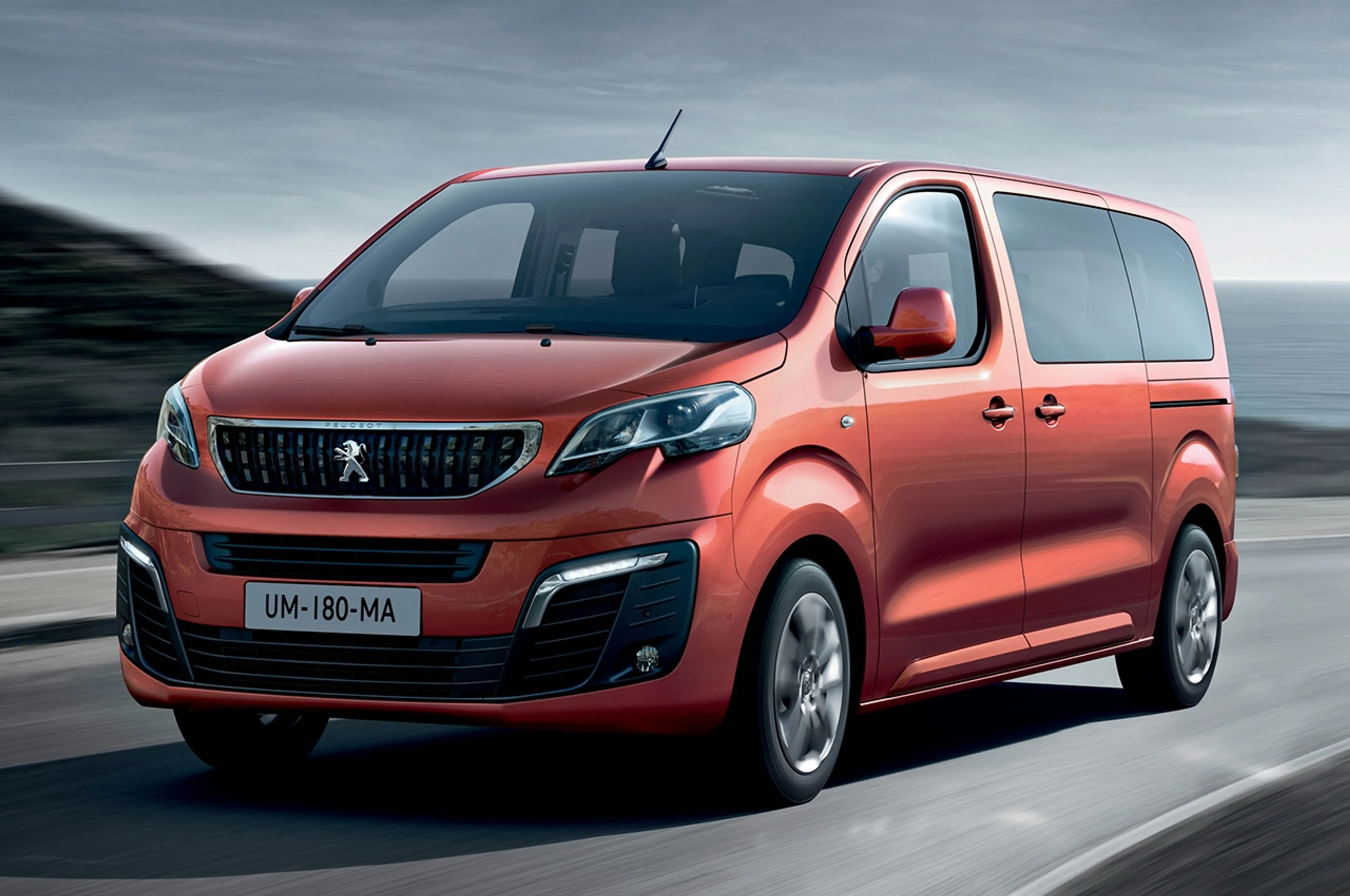 2018 Peugeot Traveller 2.0L Dsl A/T — photo 1