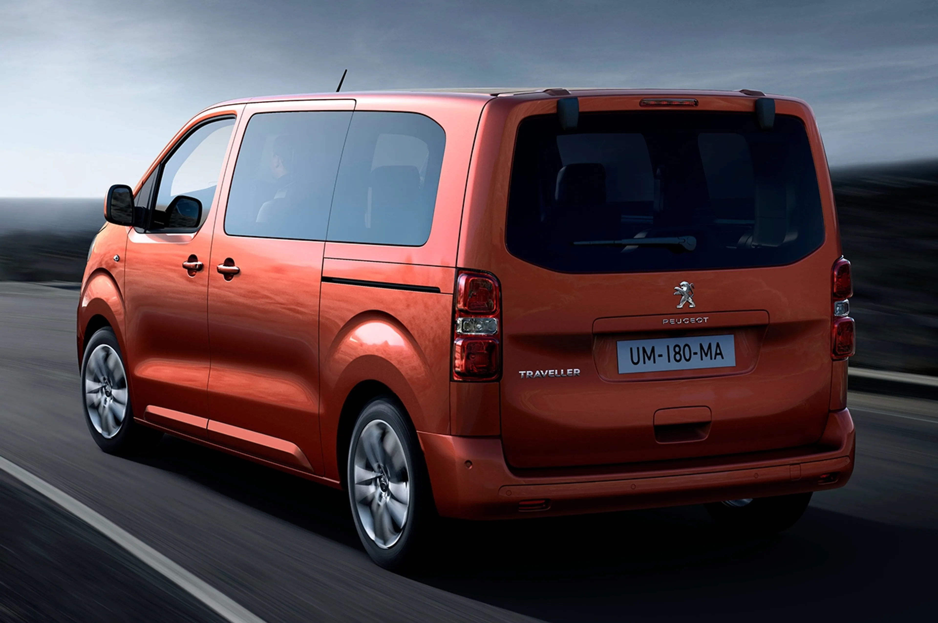 2018 Peugeot Traveller 2.0L Dsl A/T thumbnail 2