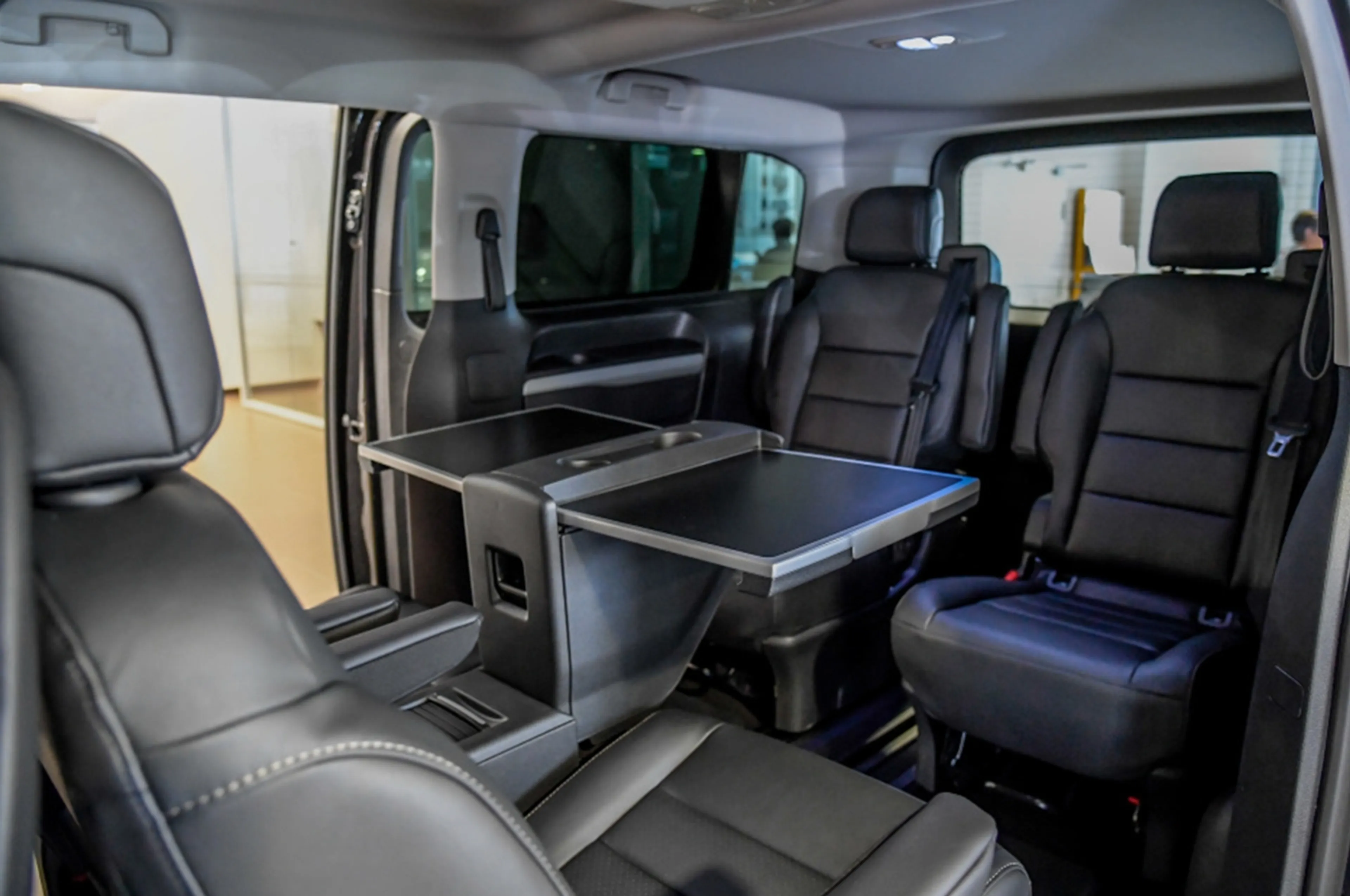 2018 Peugeot Traveller 2.0L Dsl A/T thumbnail 4