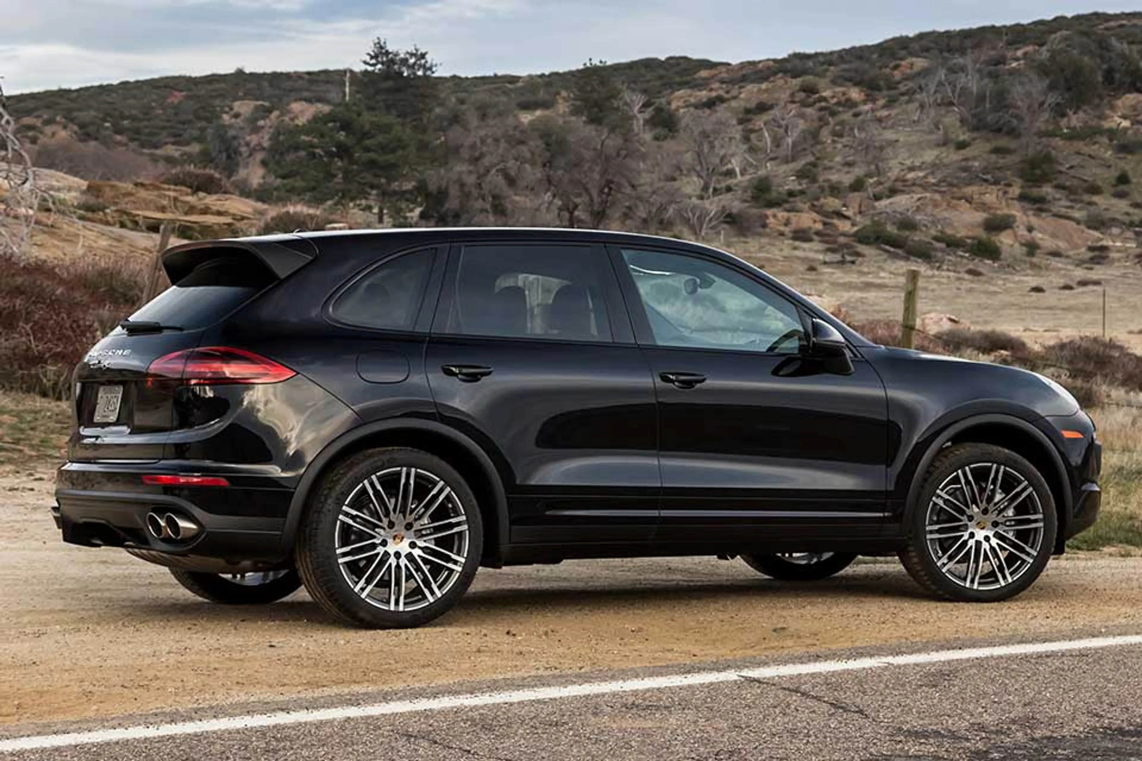 2015 Porsche Cayenne GTS thumbnail 2