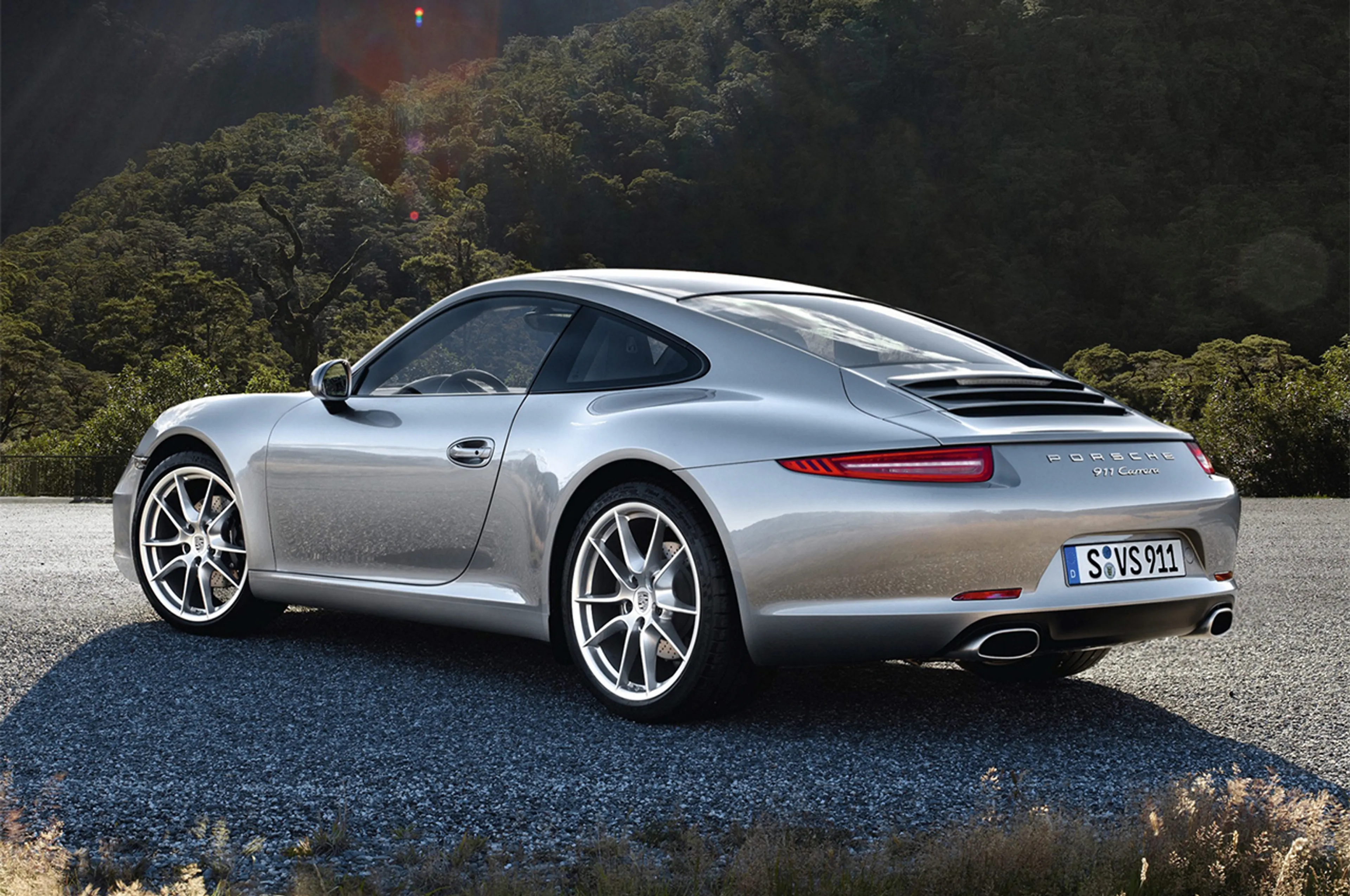 2016 Porsche 911 Standard thumbnail 2