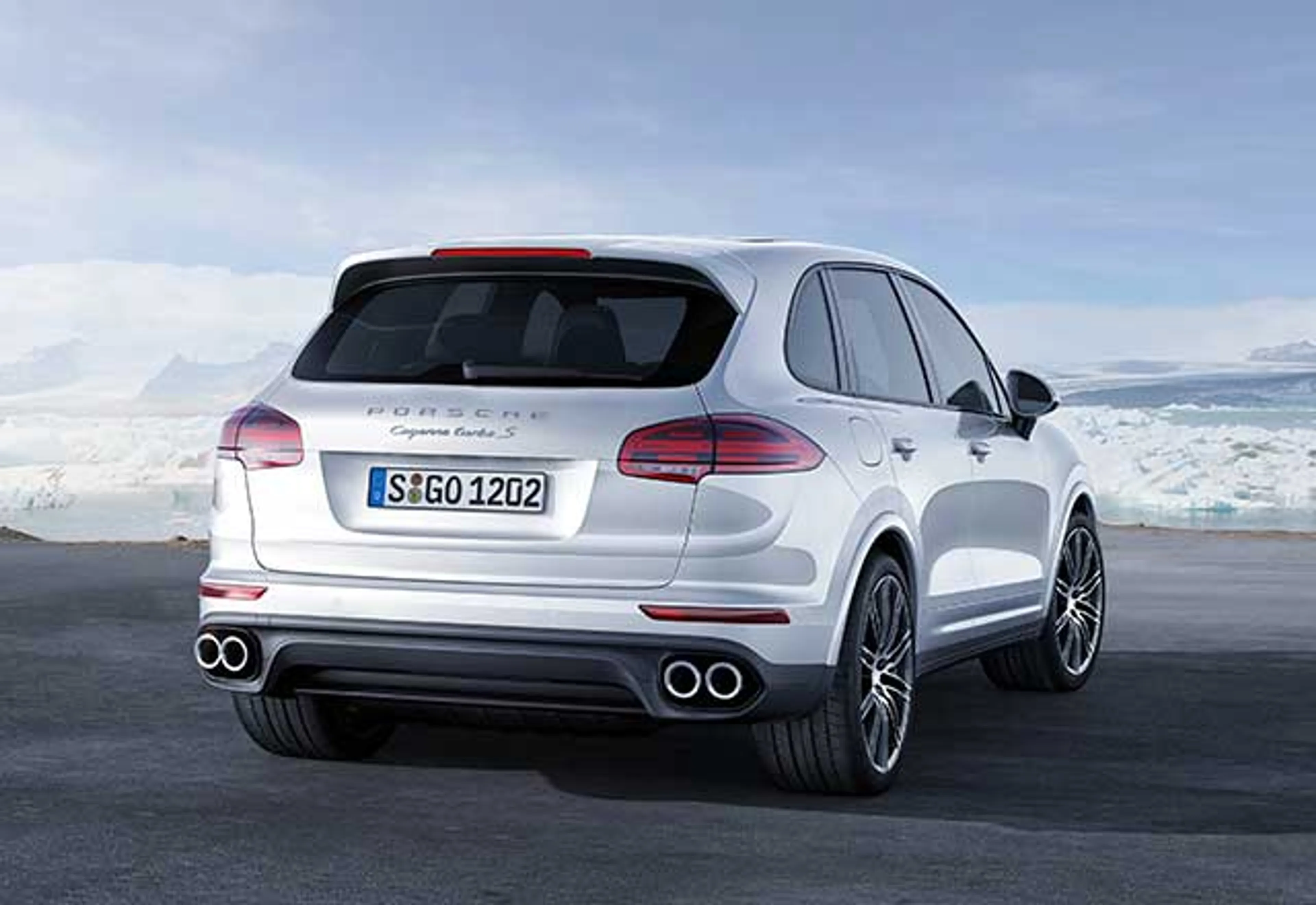2016 Porsche Cayenne GTS thumbnail 2