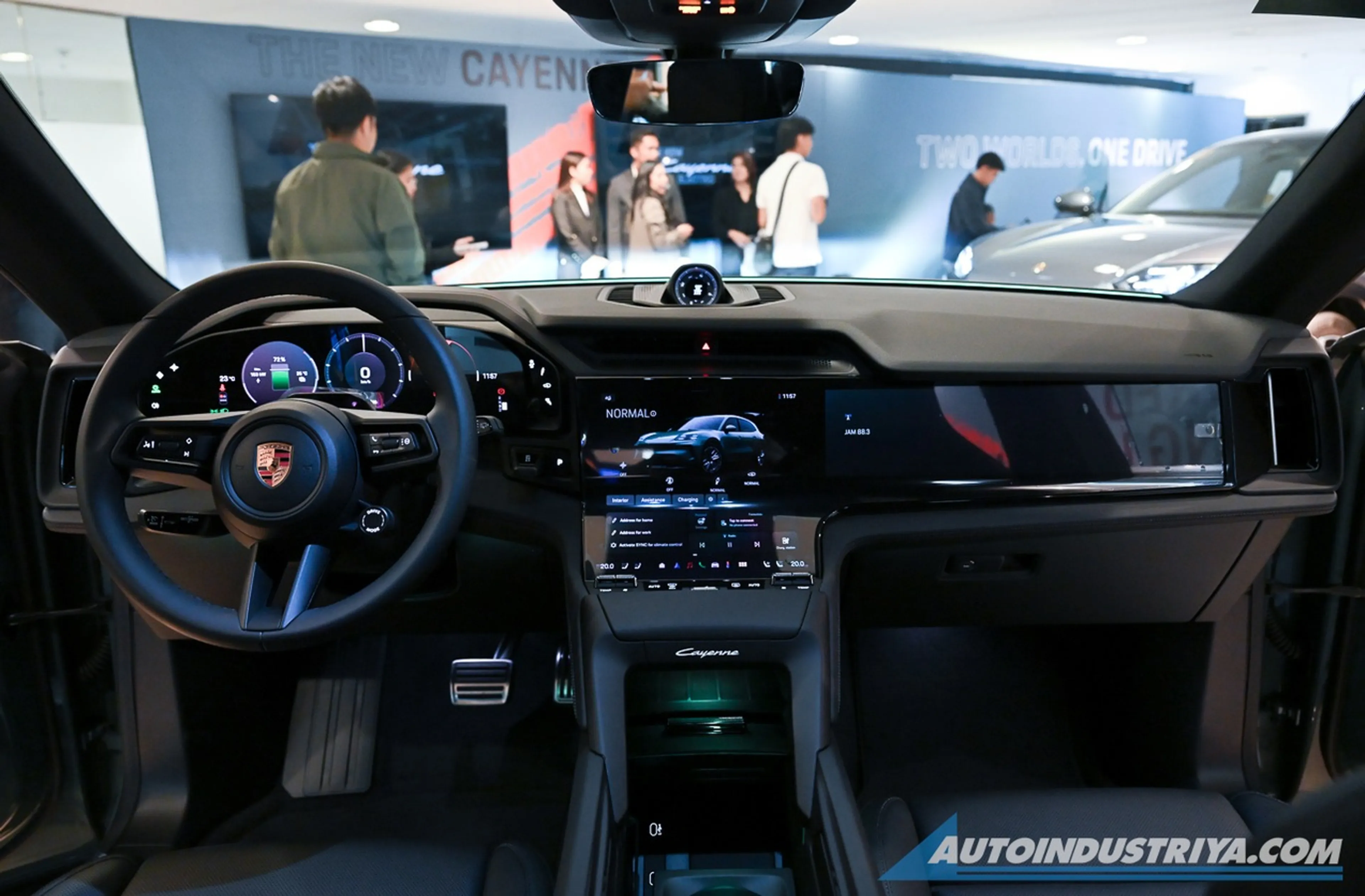 Porsche Cayenne Electric thumbnail 3