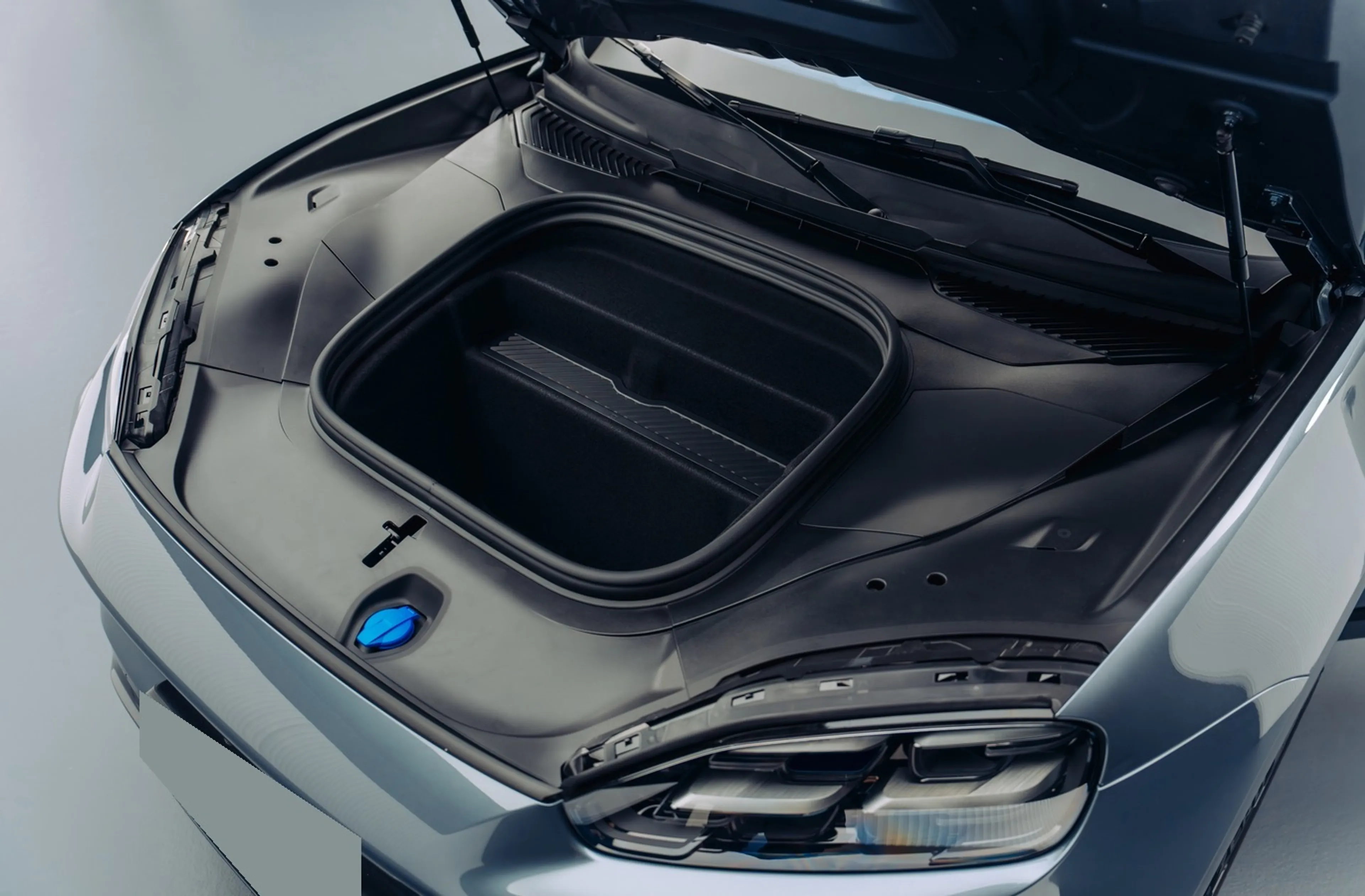 Porsche Cayenne Electric thumbnail 4