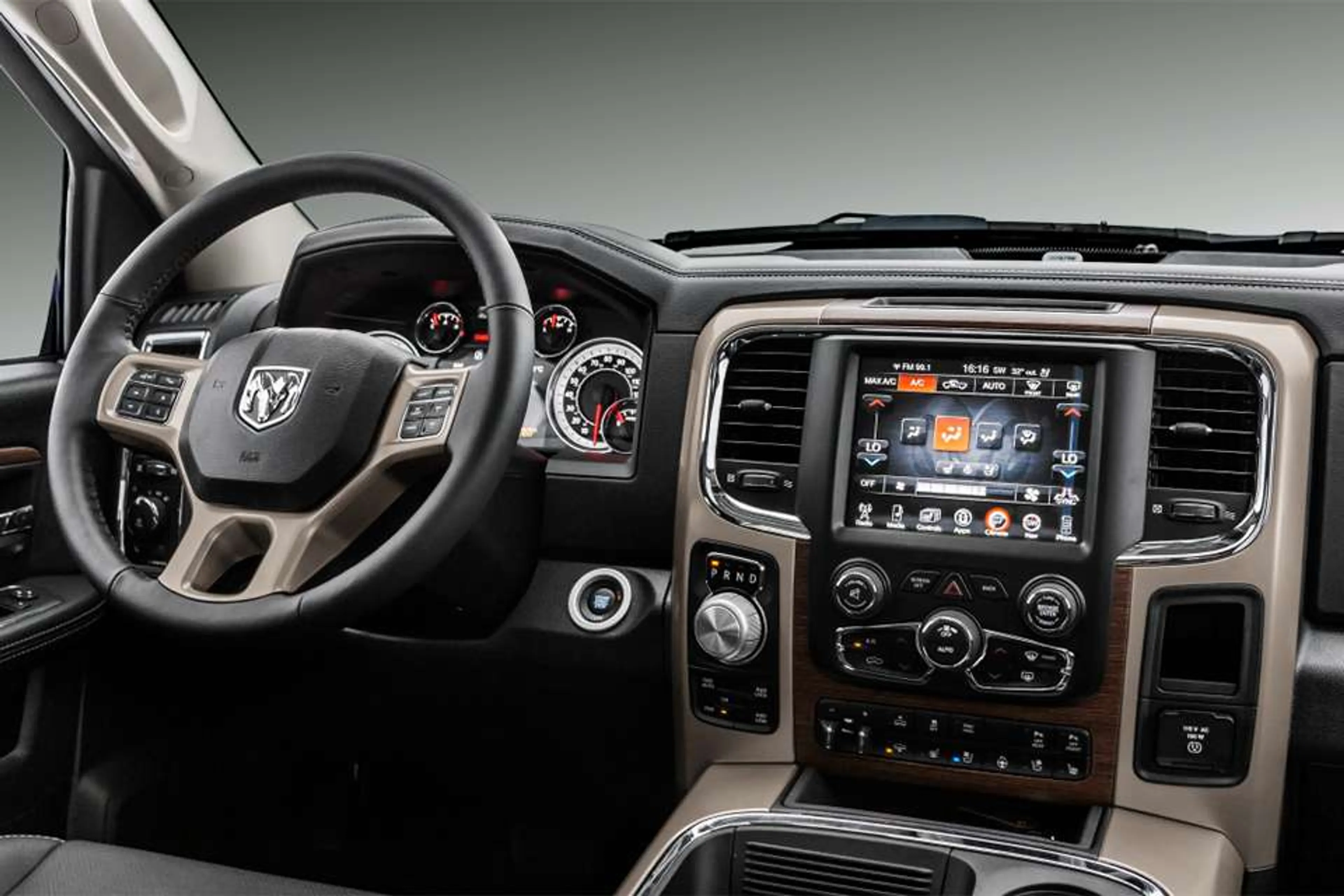 2018 Ram 1500 5.7 Laramie Crew Cab thumbnail 3