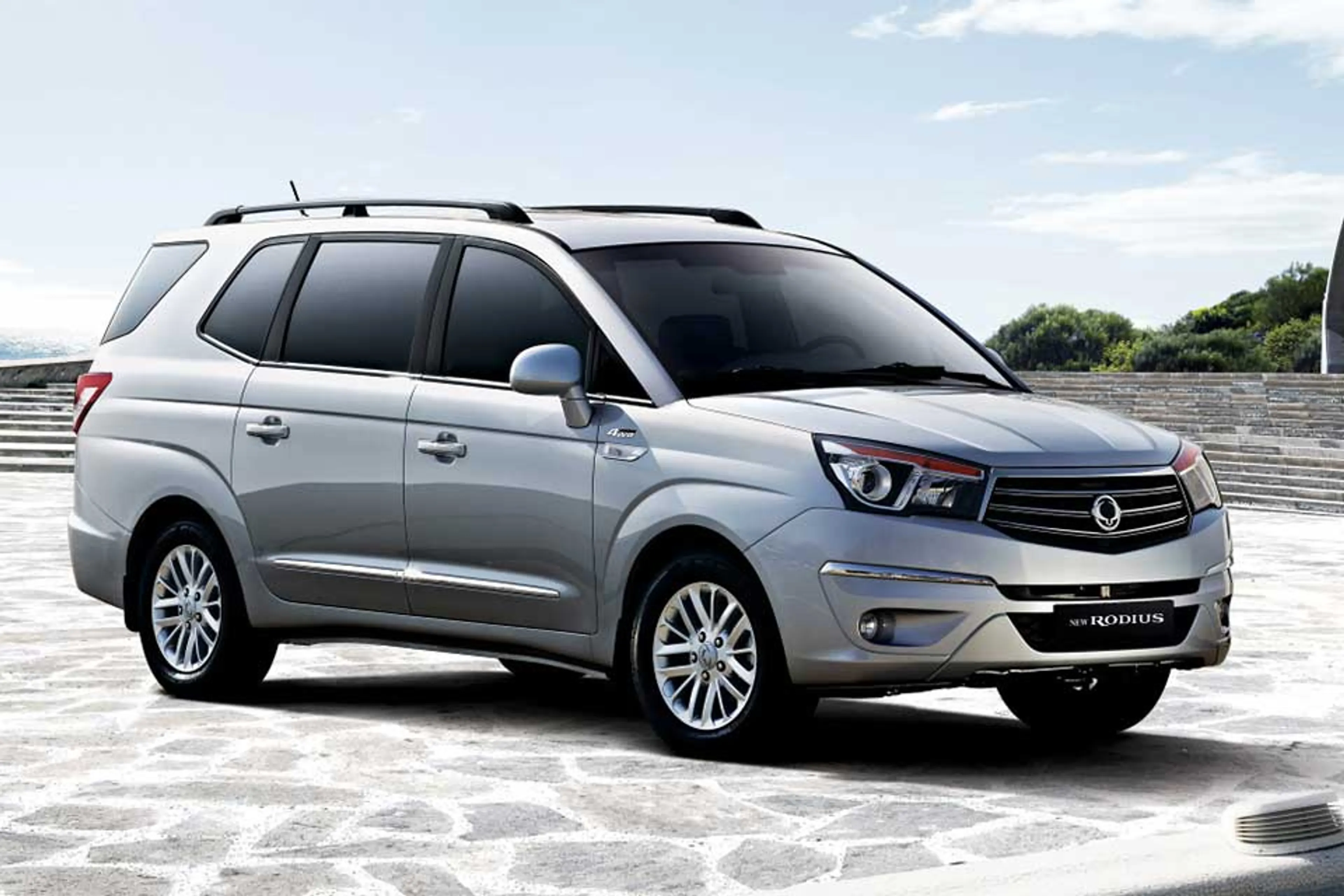 2016 SsangYong Rodius 2.0 AT AWD ELX 7 — photo 1