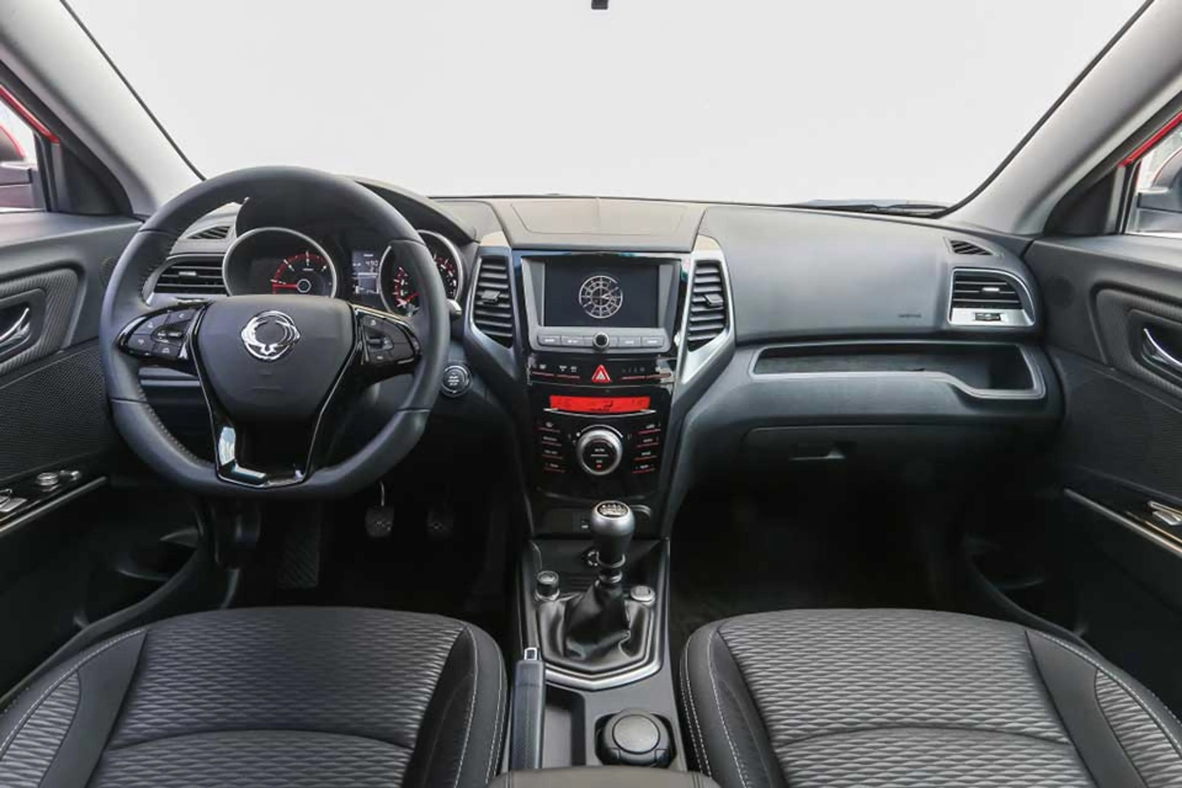 2016 SsangYong Tivoli XLV 1.6 4x2 EXD thumbnail 3