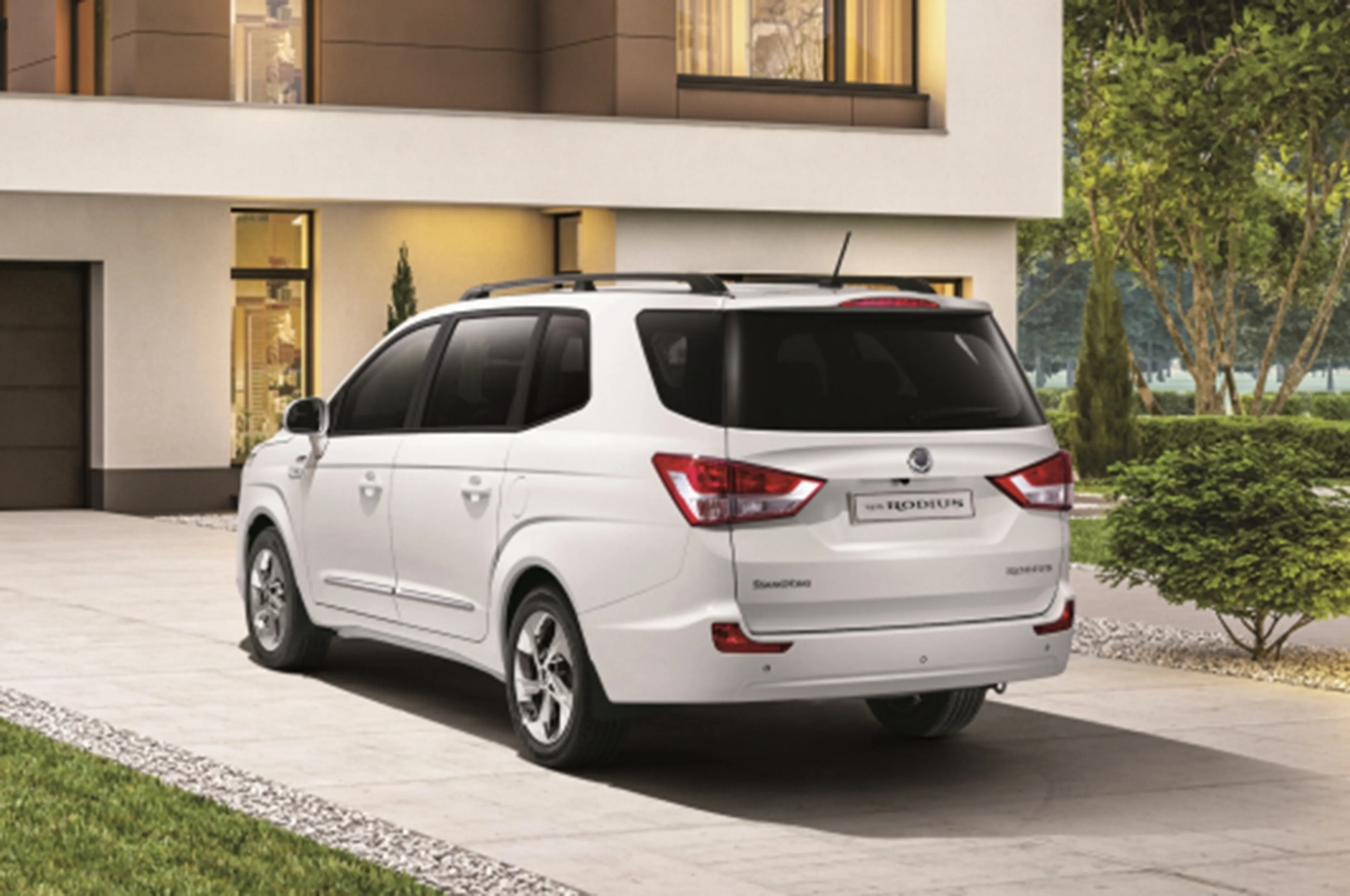 SsangYong Rodius thumbnail 2