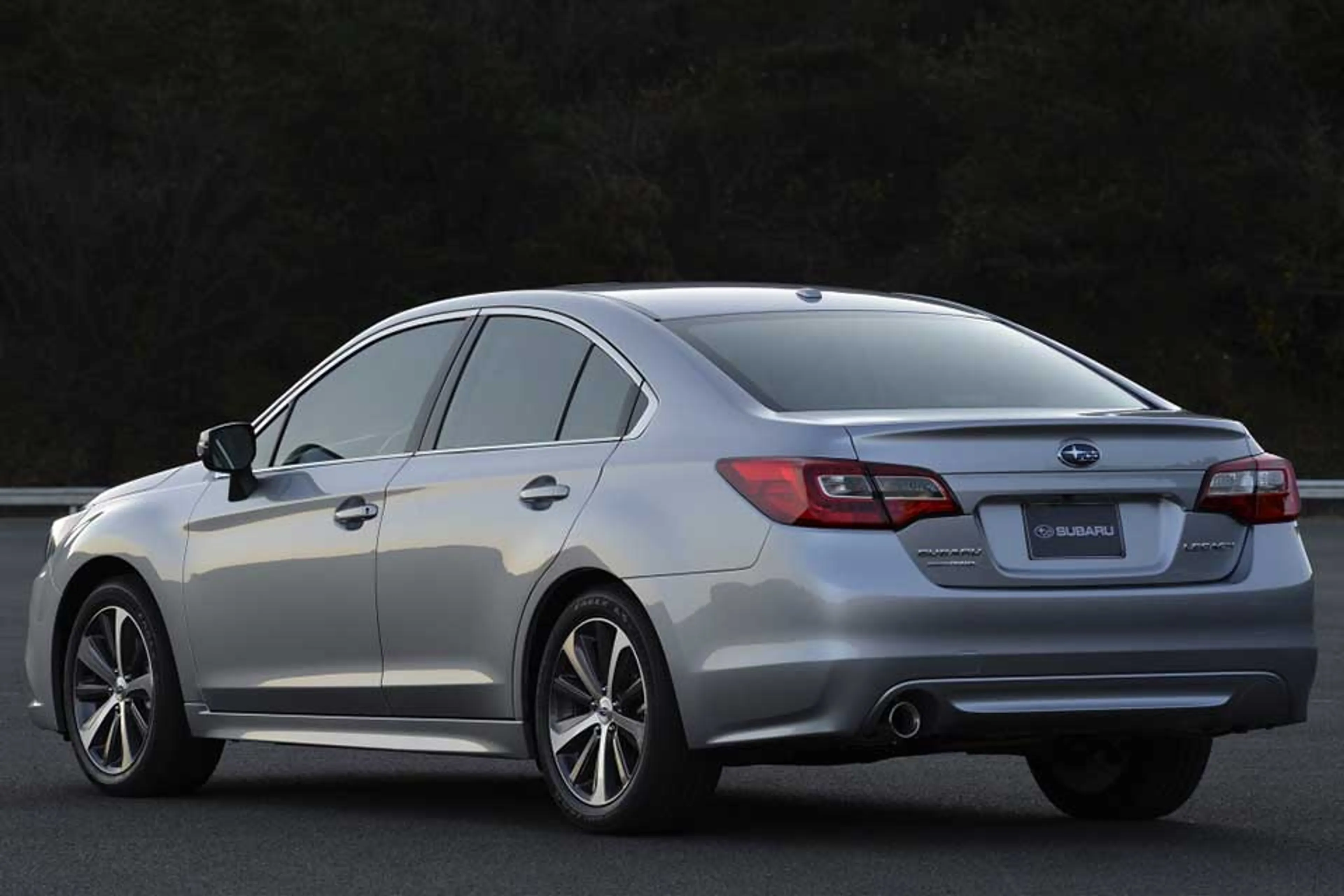 2015 Subaru Legacy 3.6 CVT thumbnail 2