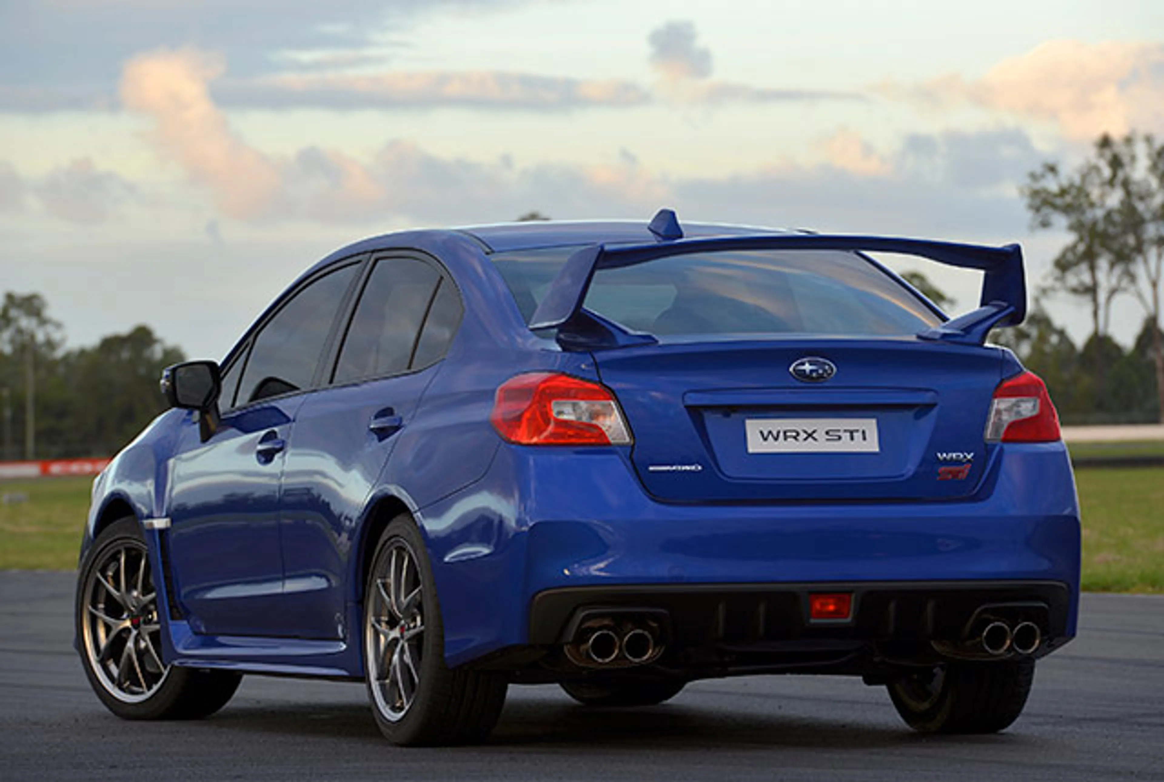 2015 Subaru WRX STI MT thumbnail 2