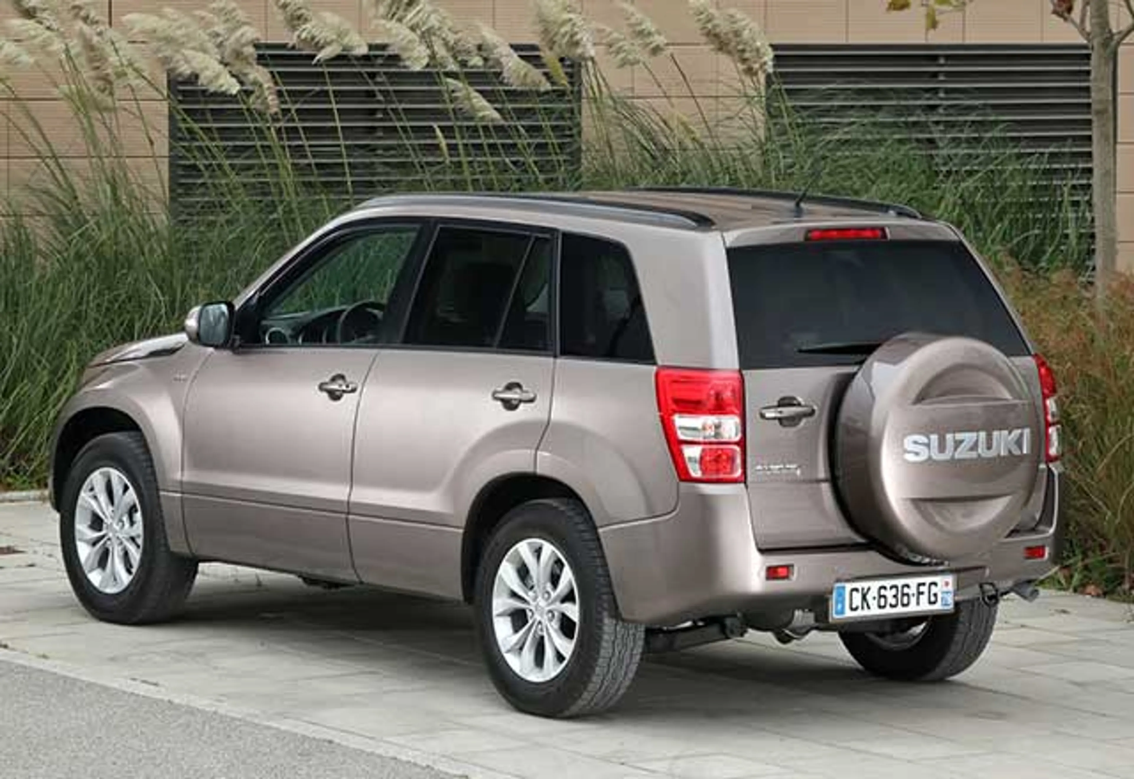 Suzuki Grand Vitara thumbnail 2