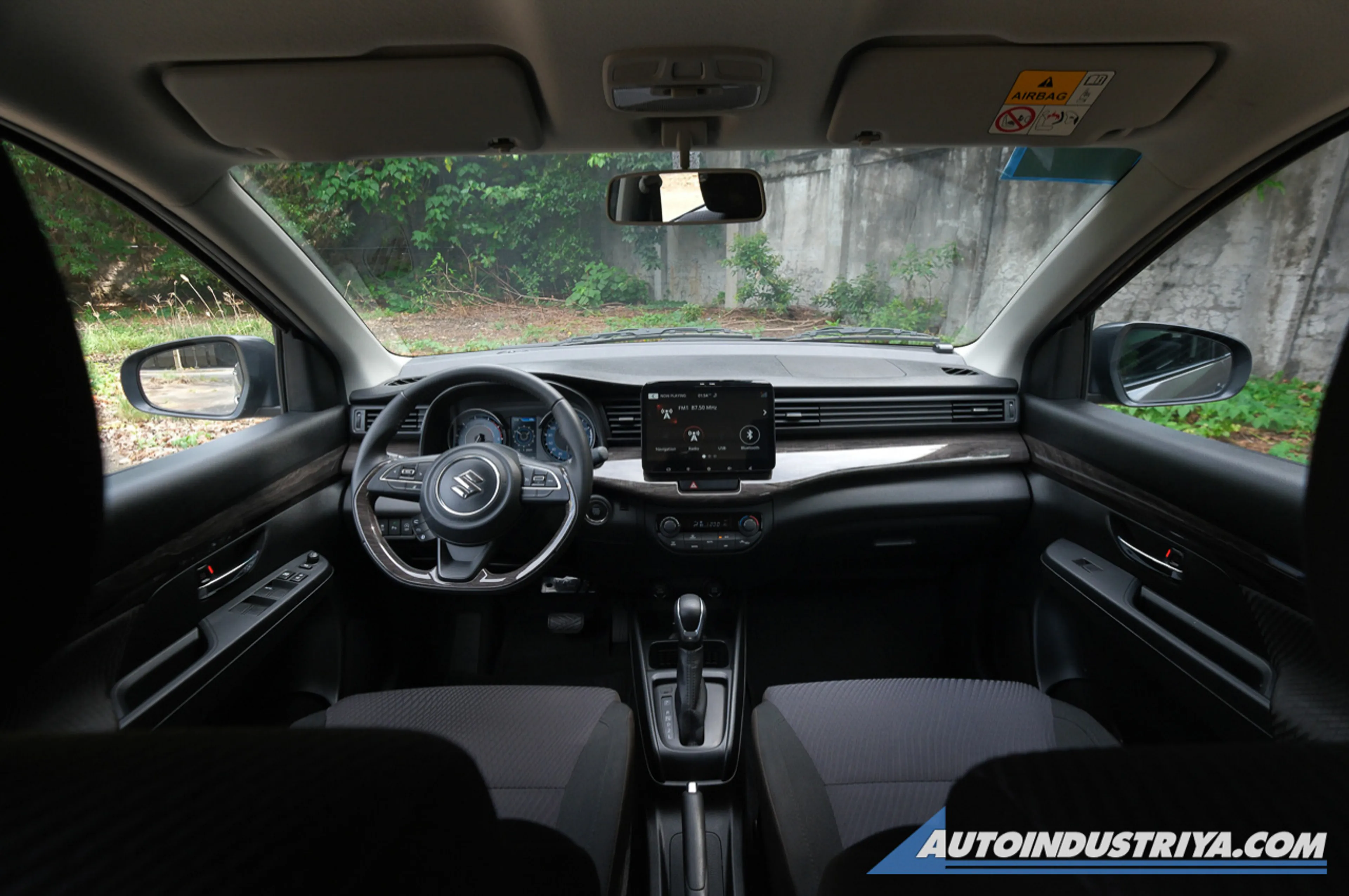 Suzuki Ertiga Hybrid thumbnail 3