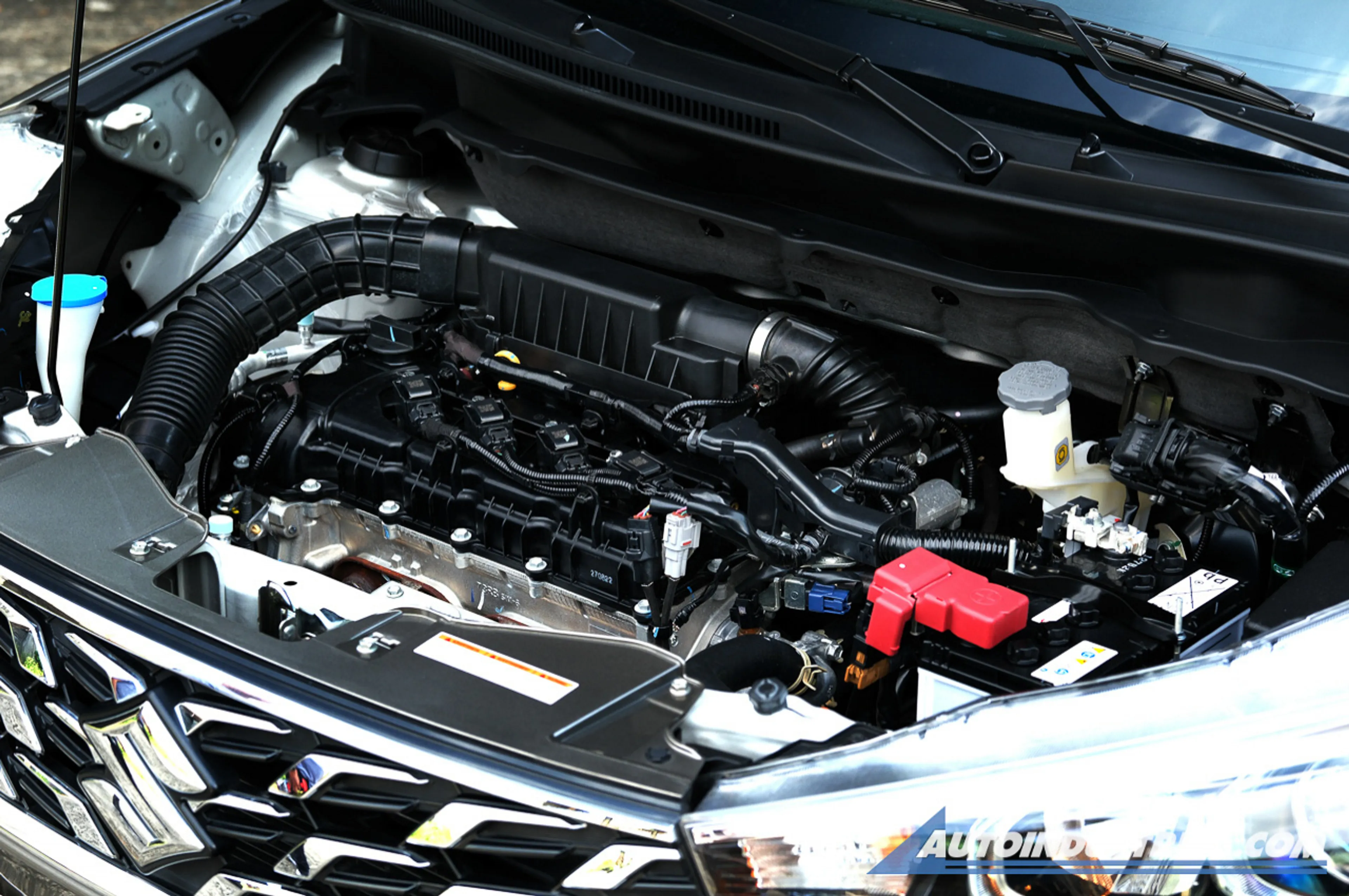 Suzuki Ertiga Hybrid thumbnail 4