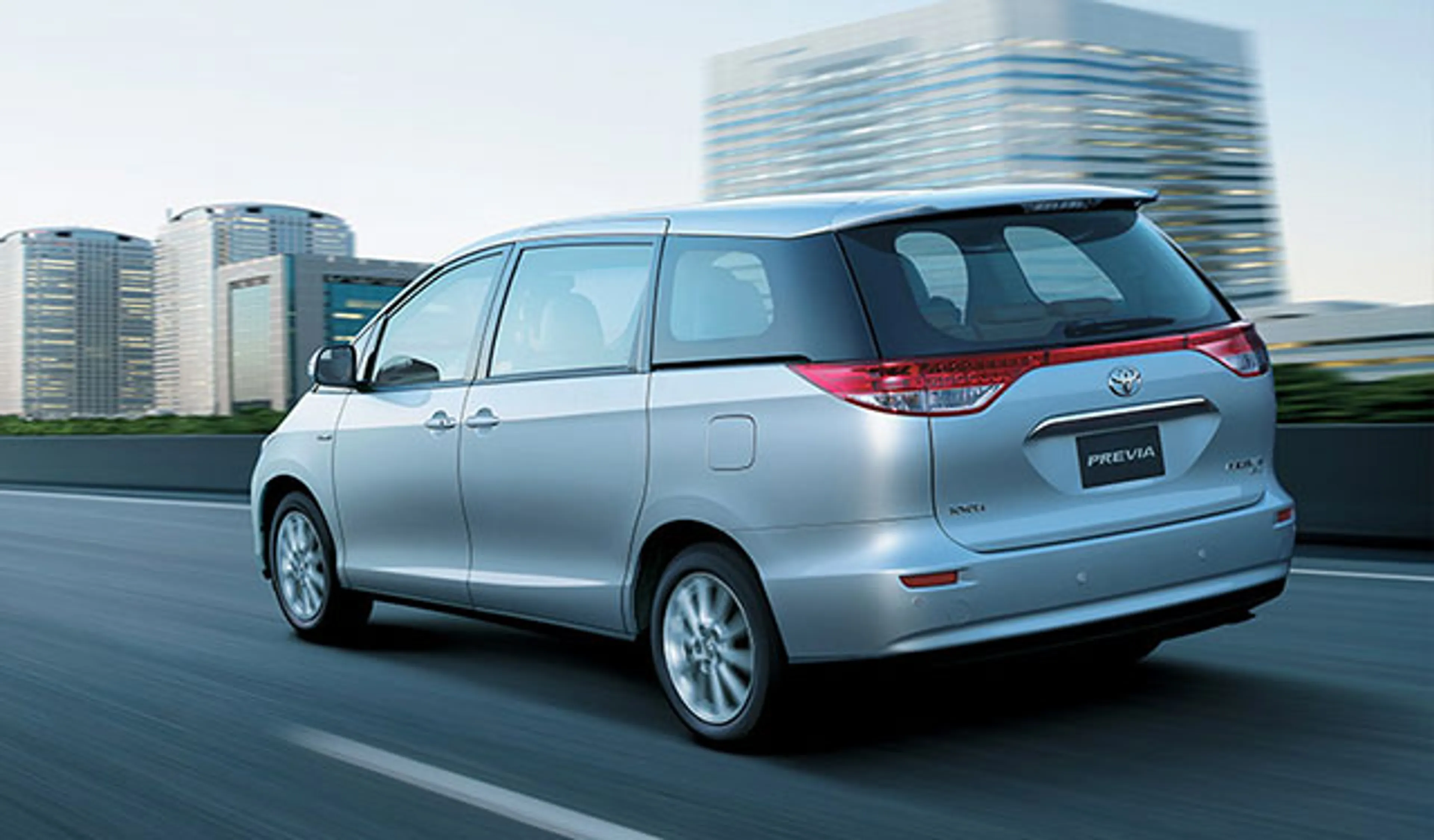 Toyota Previa thumbnail 2