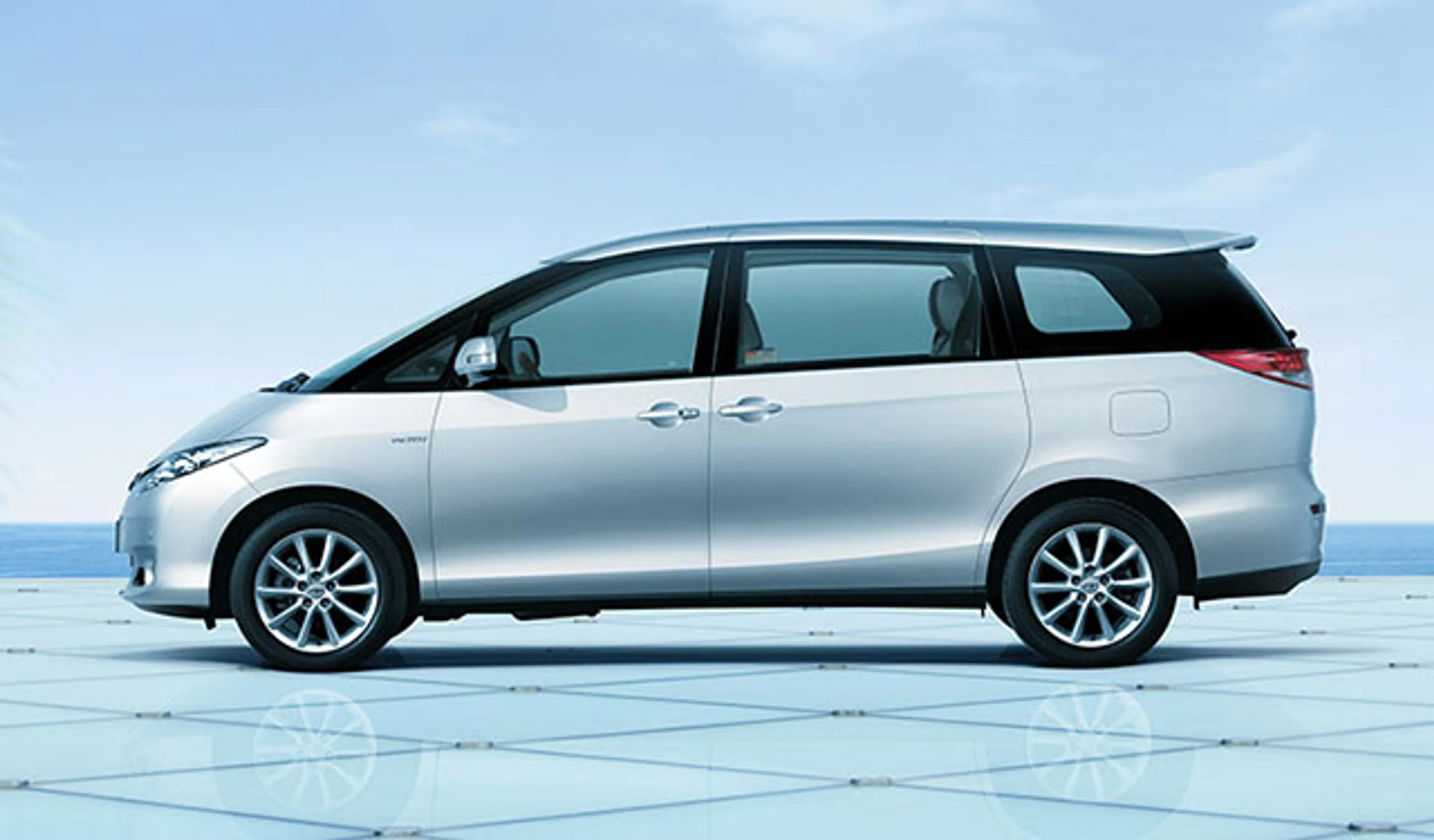Toyota Previa thumbnail 4