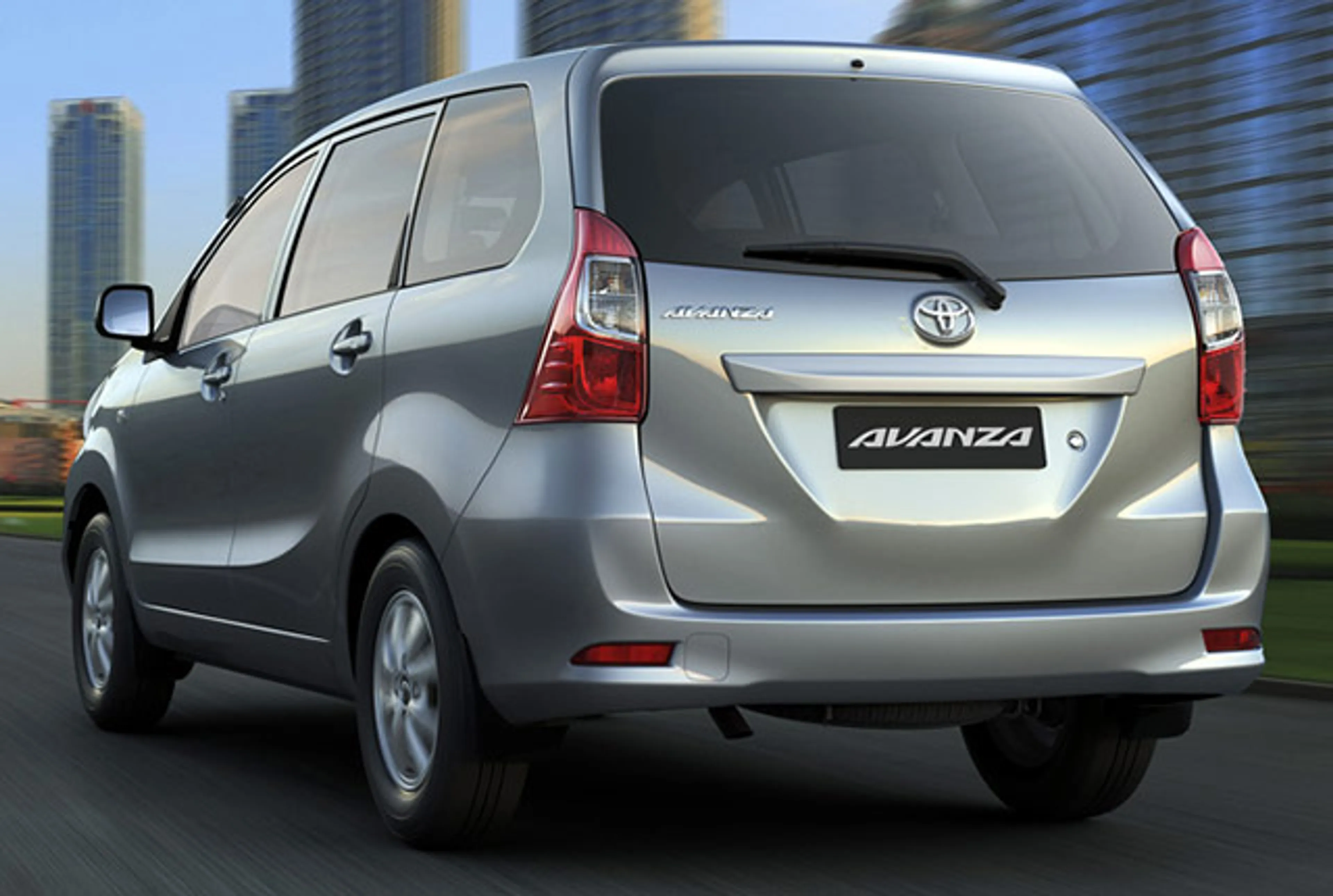 2015 Toyota Avanza Veloz thumbnail 2