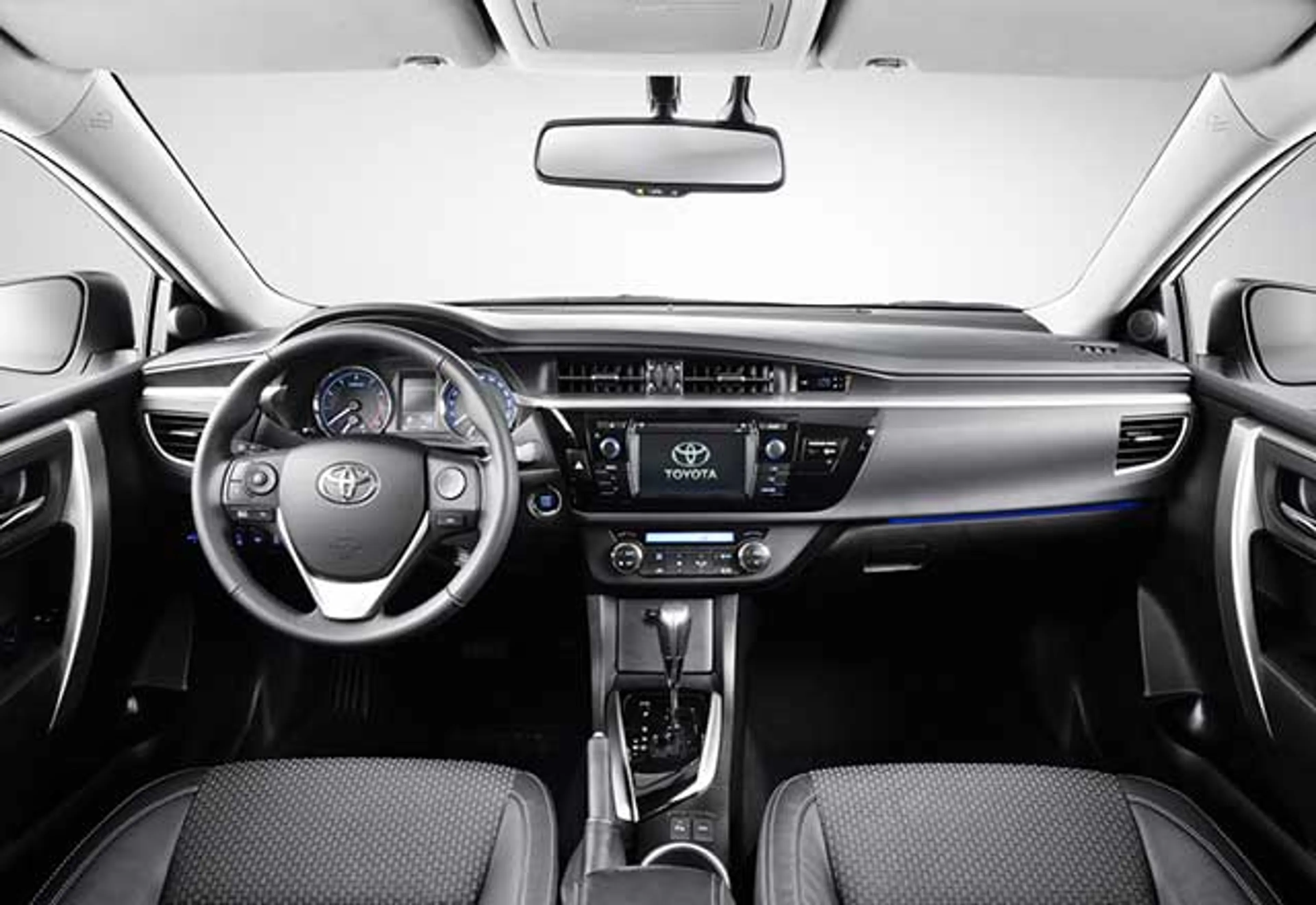 2015 Toyota Corolla Altis 2.0 V CVT thumbnail 3