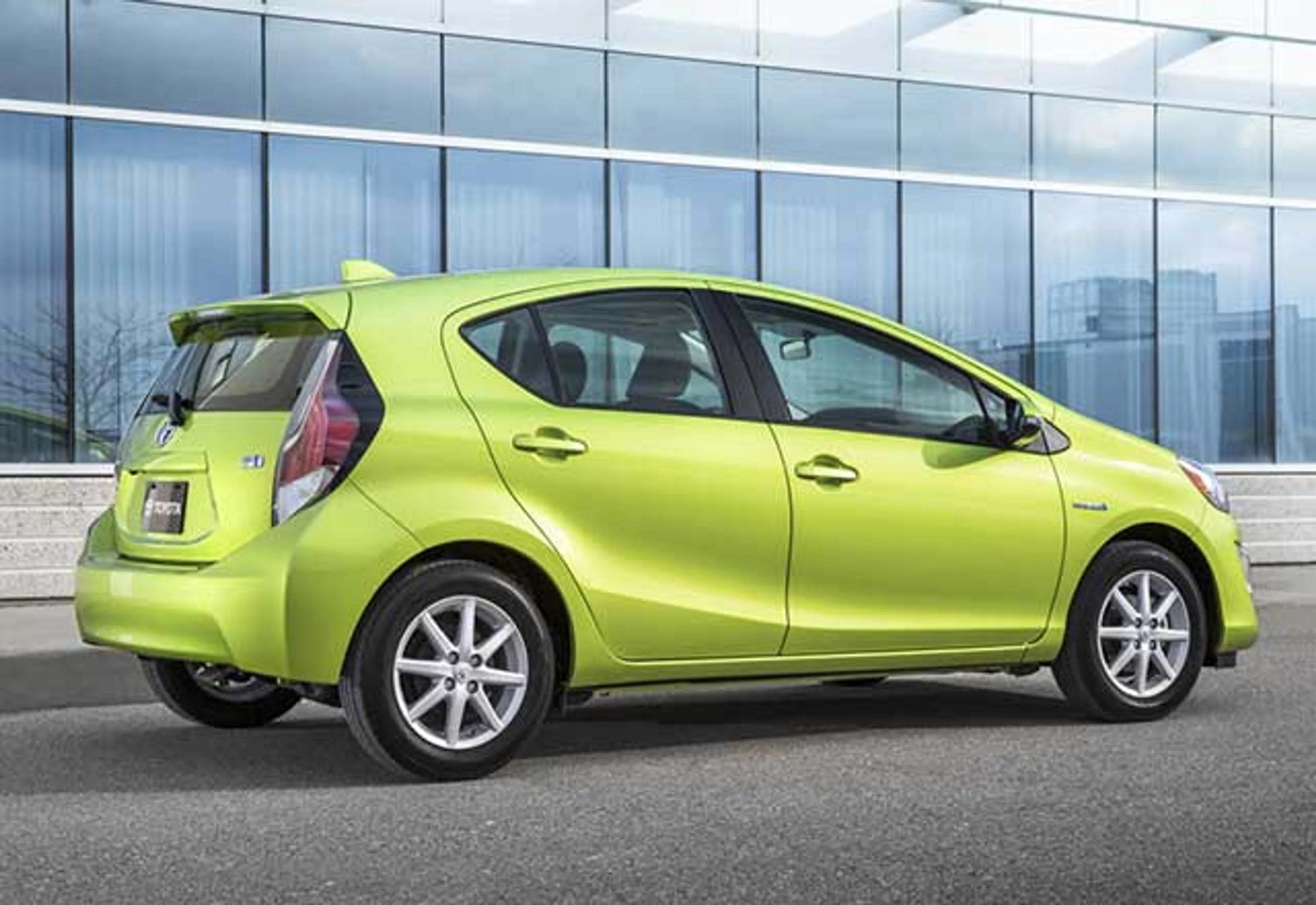 Toyota Prius C thumbnail 2