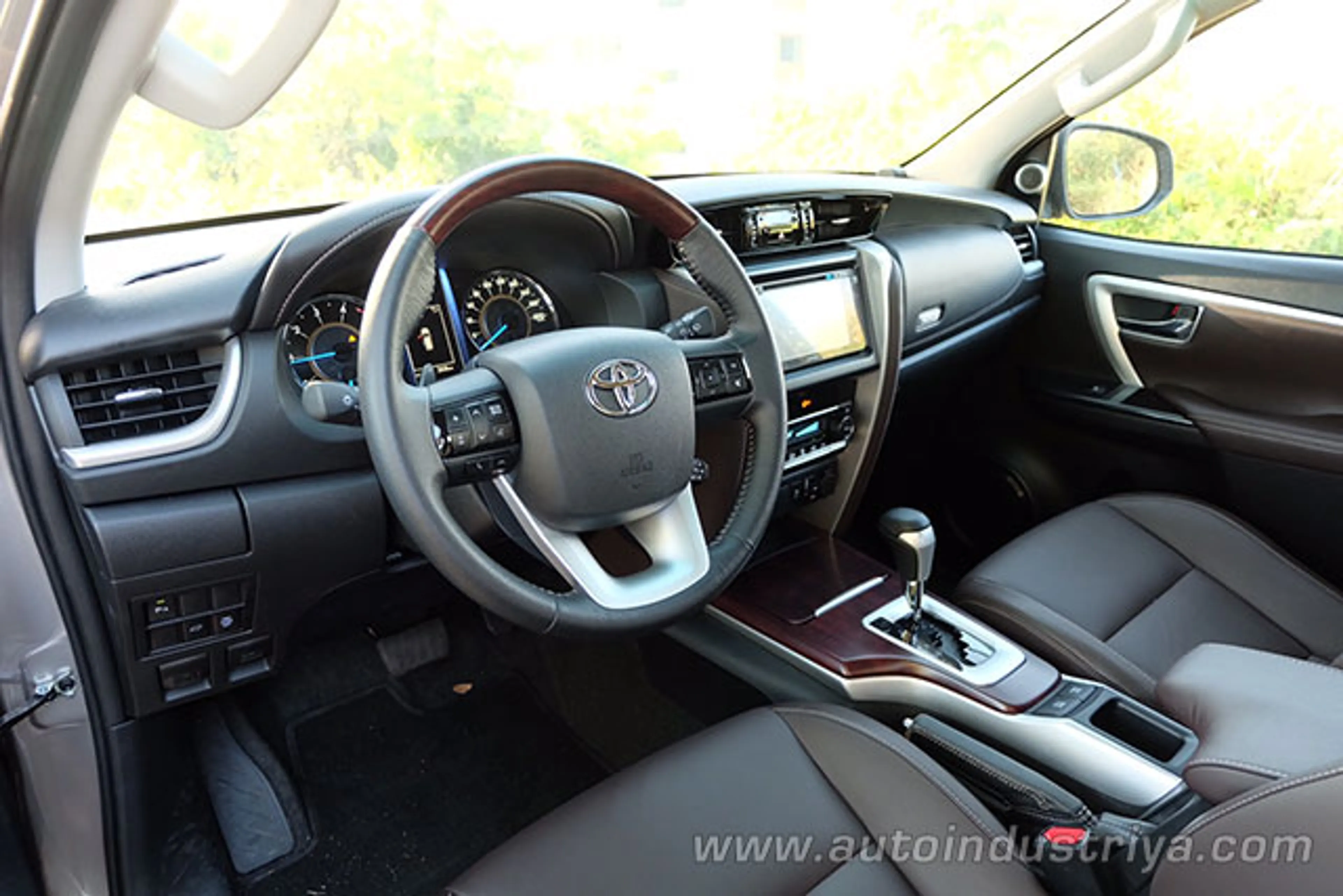2016 Toyota Fortuner 2.7 G 4x2 AT thumbnail 3