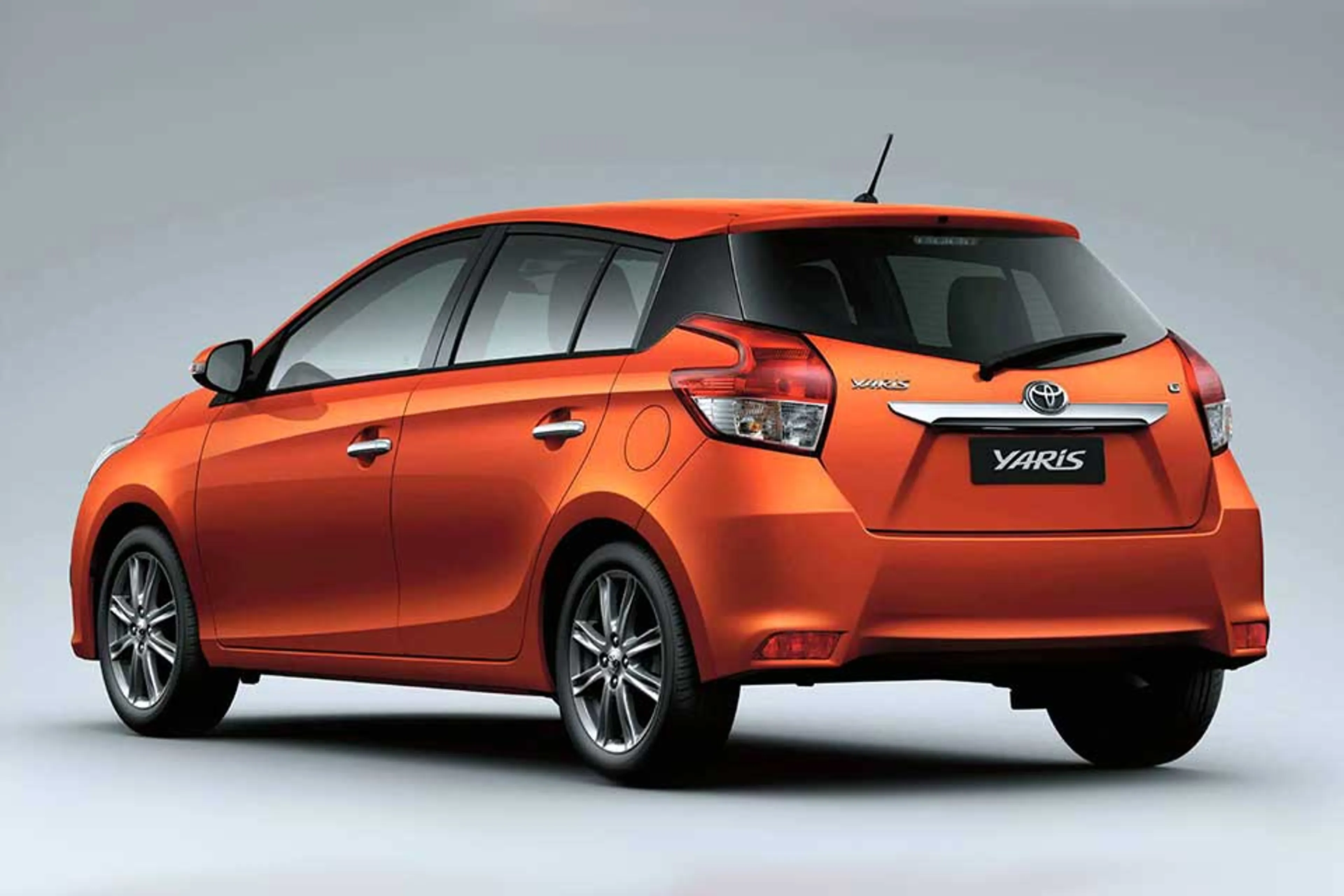 2016 Toyota Yaris 1.3 E MT thumbnail 2