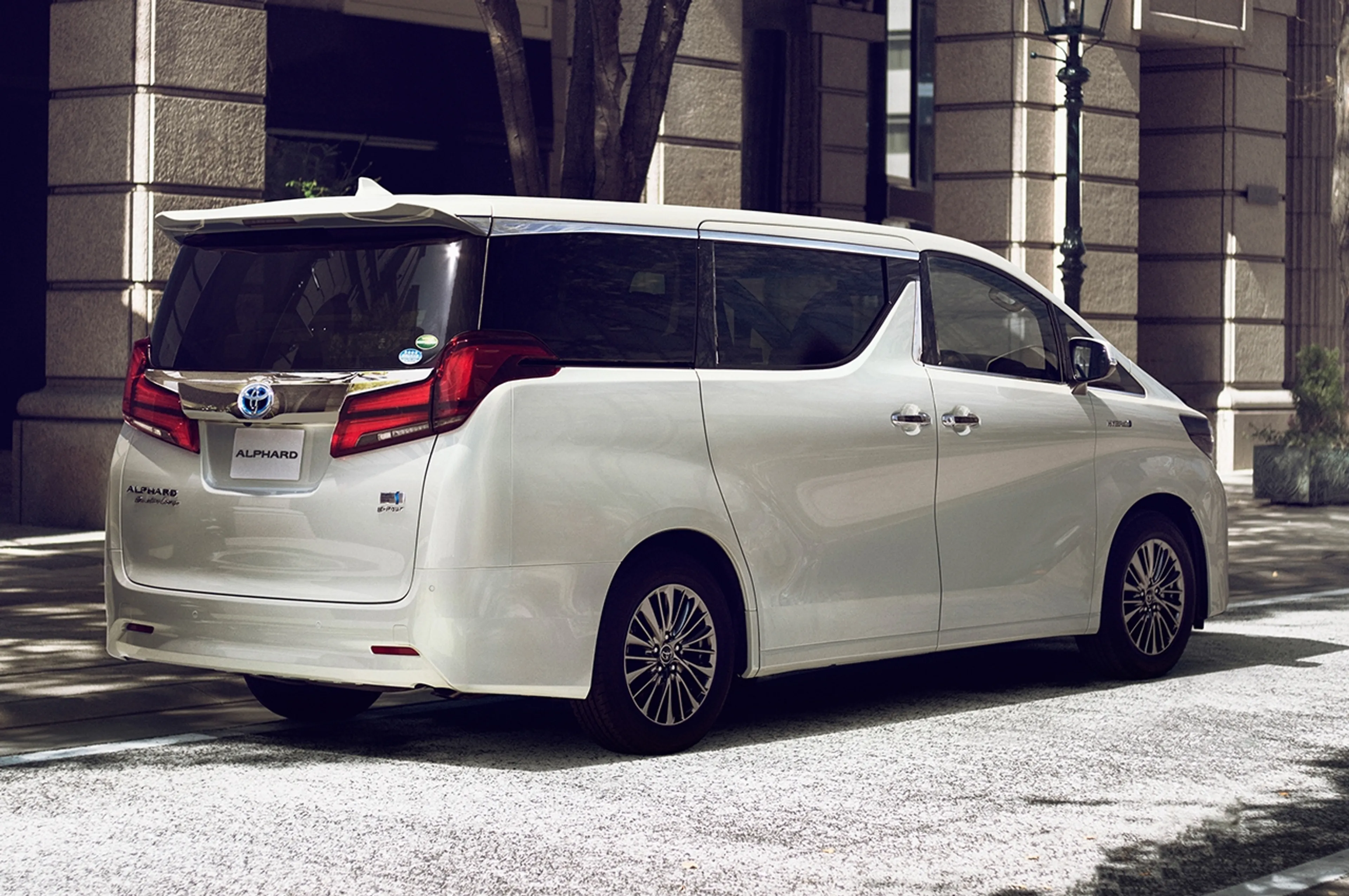 2018 Toyota Alphard 3.5L V6 A/T thumbnail 2