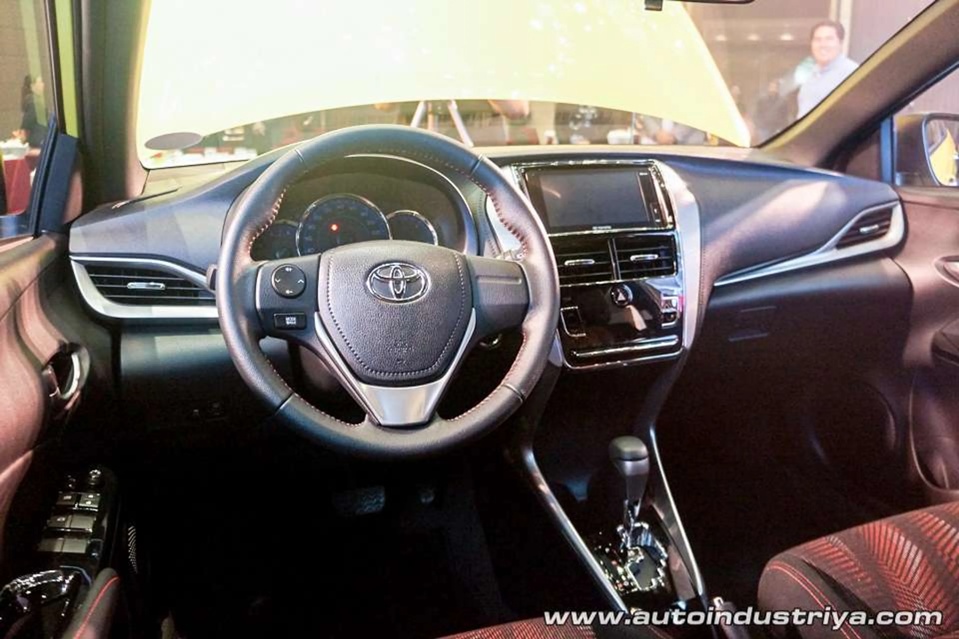 2018 Toyota Yaris 1.5 S thumbnail 3