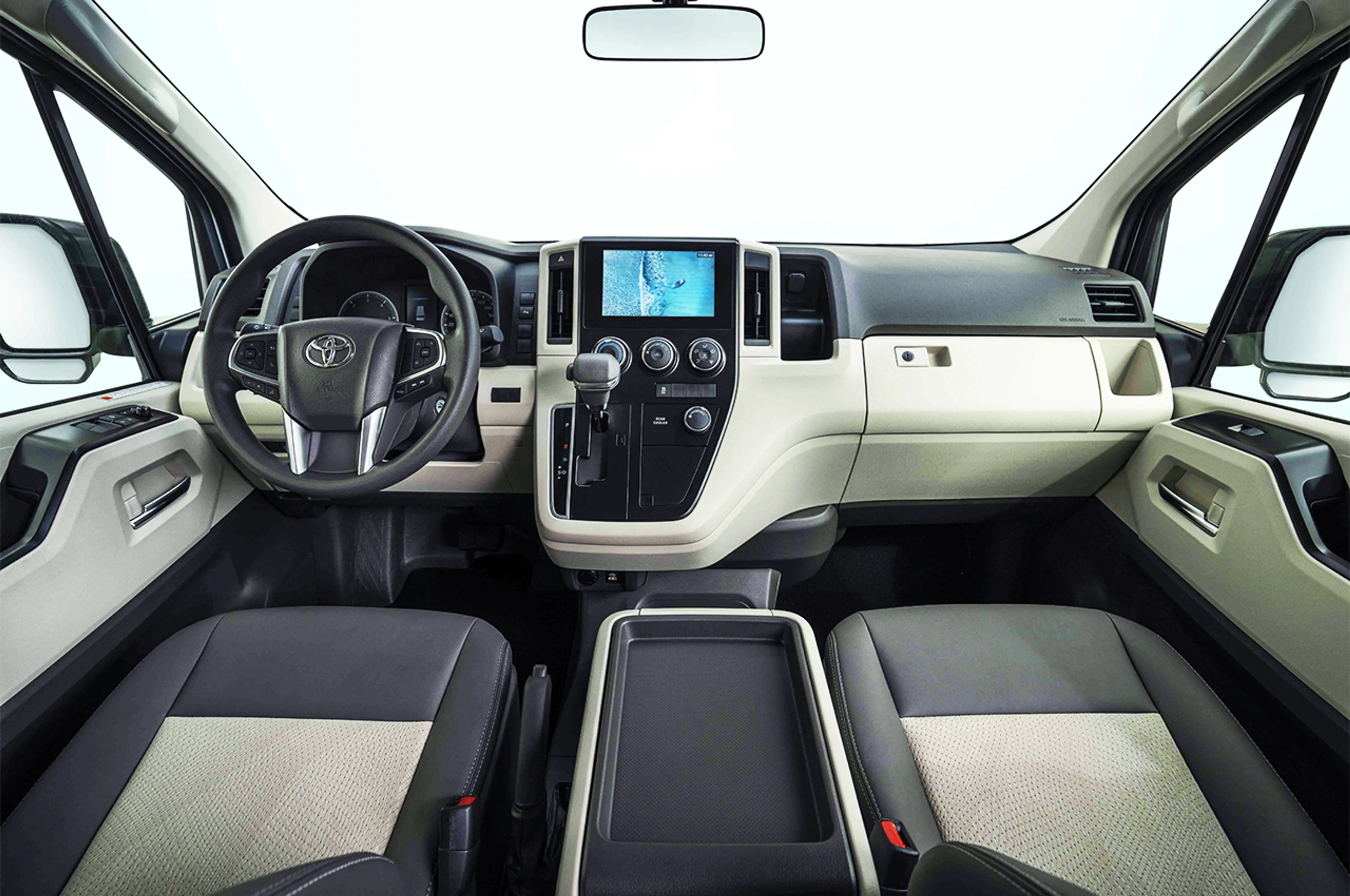 Toyota Hiace GL Grandia Tourer thumbnail 3