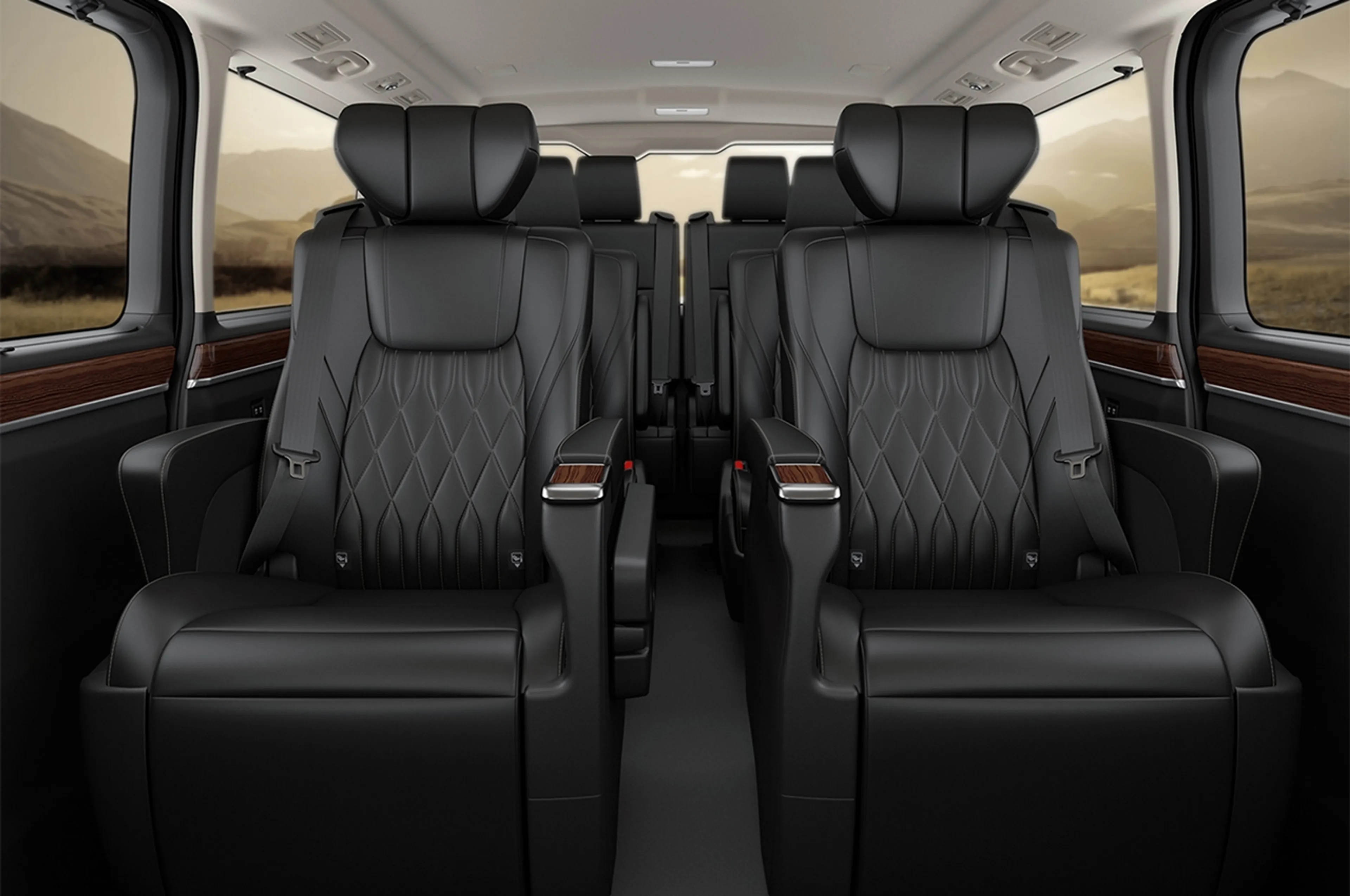 Toyota Hiace Super Grandia thumbnail 4