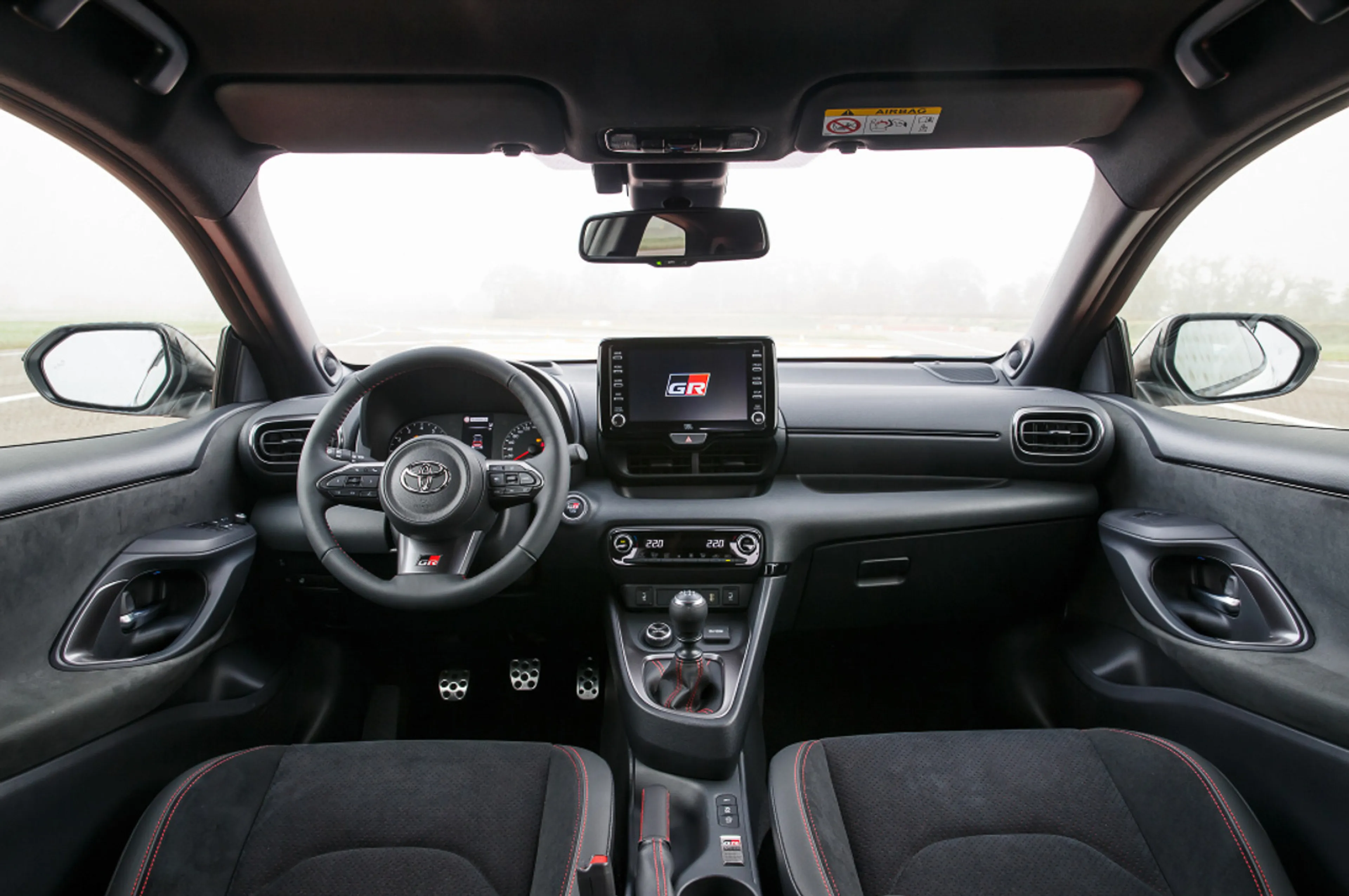 2021 Toyota GR Yaris 1.6 Turbo M/T thumbnail 3