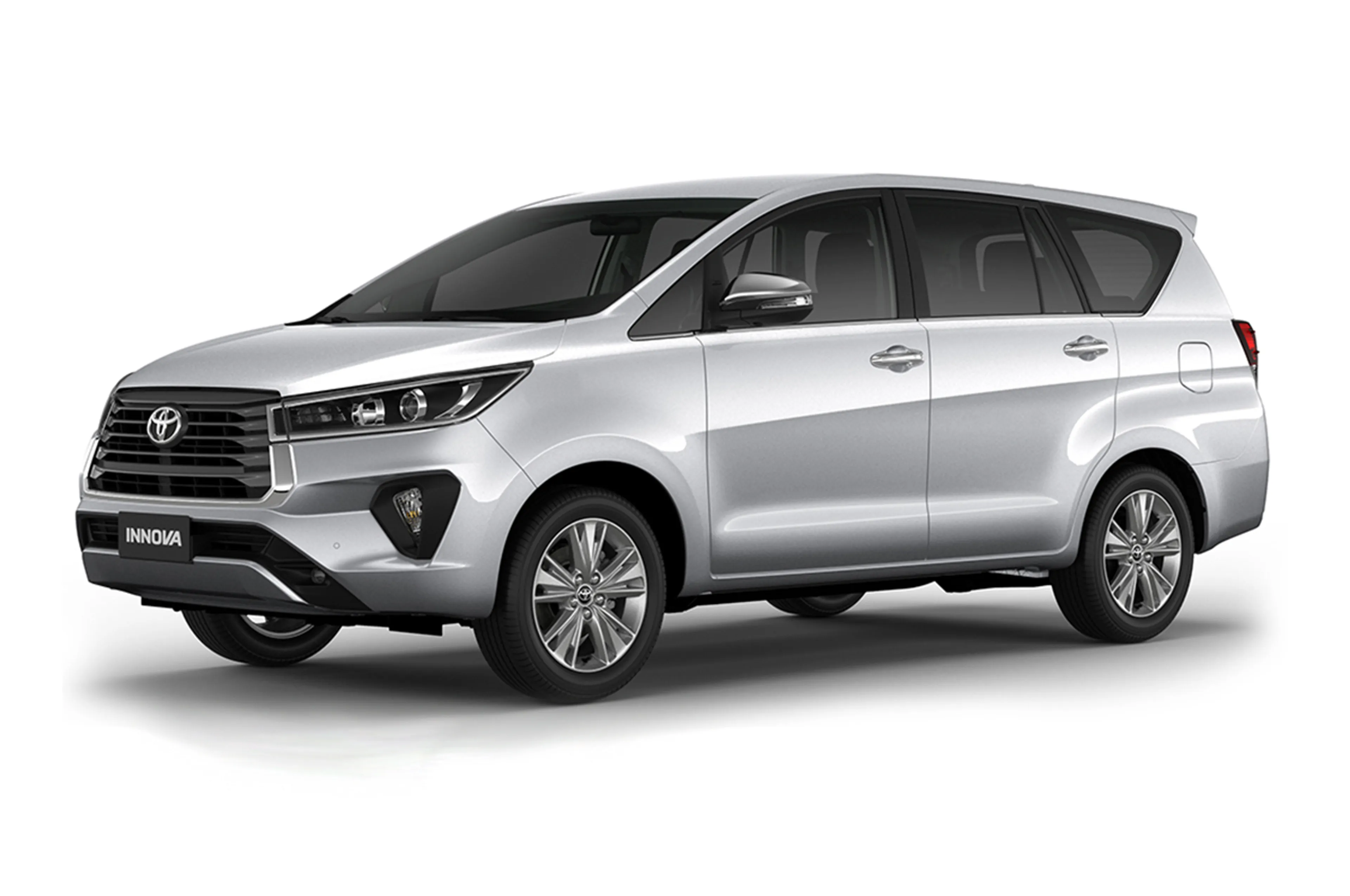 Toyota Innova — photo 1