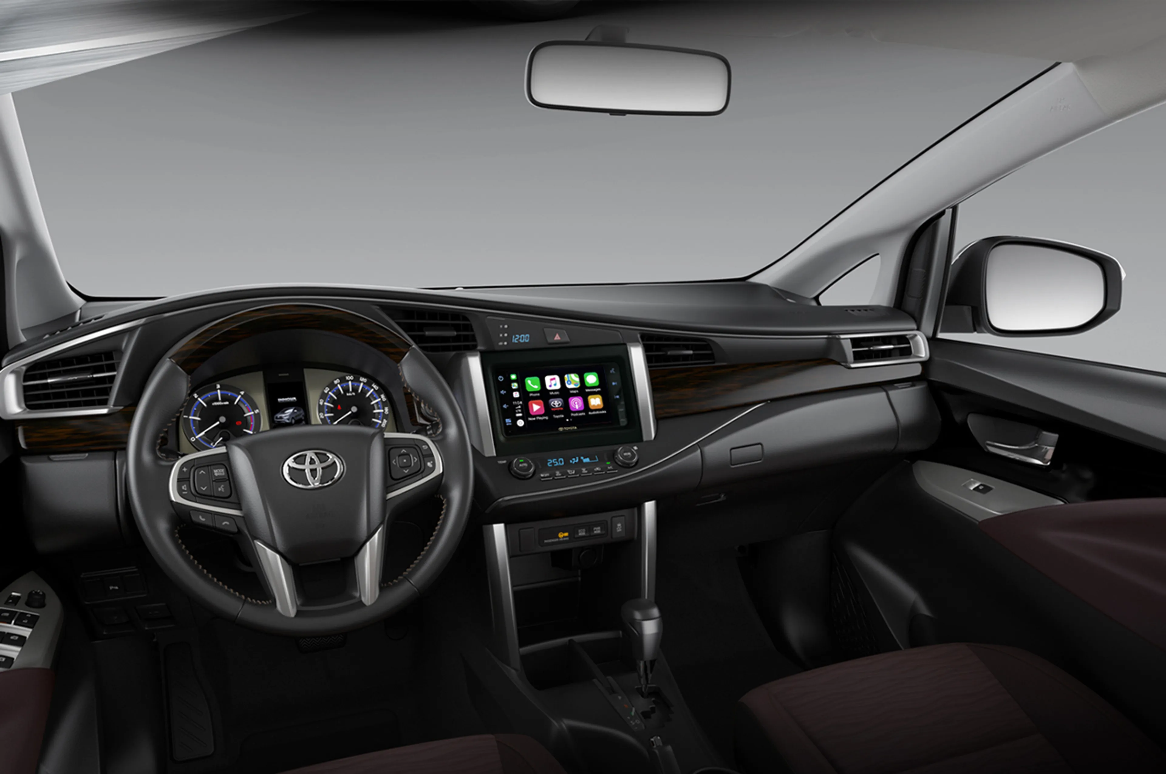 Toyota Innova thumbnail 3