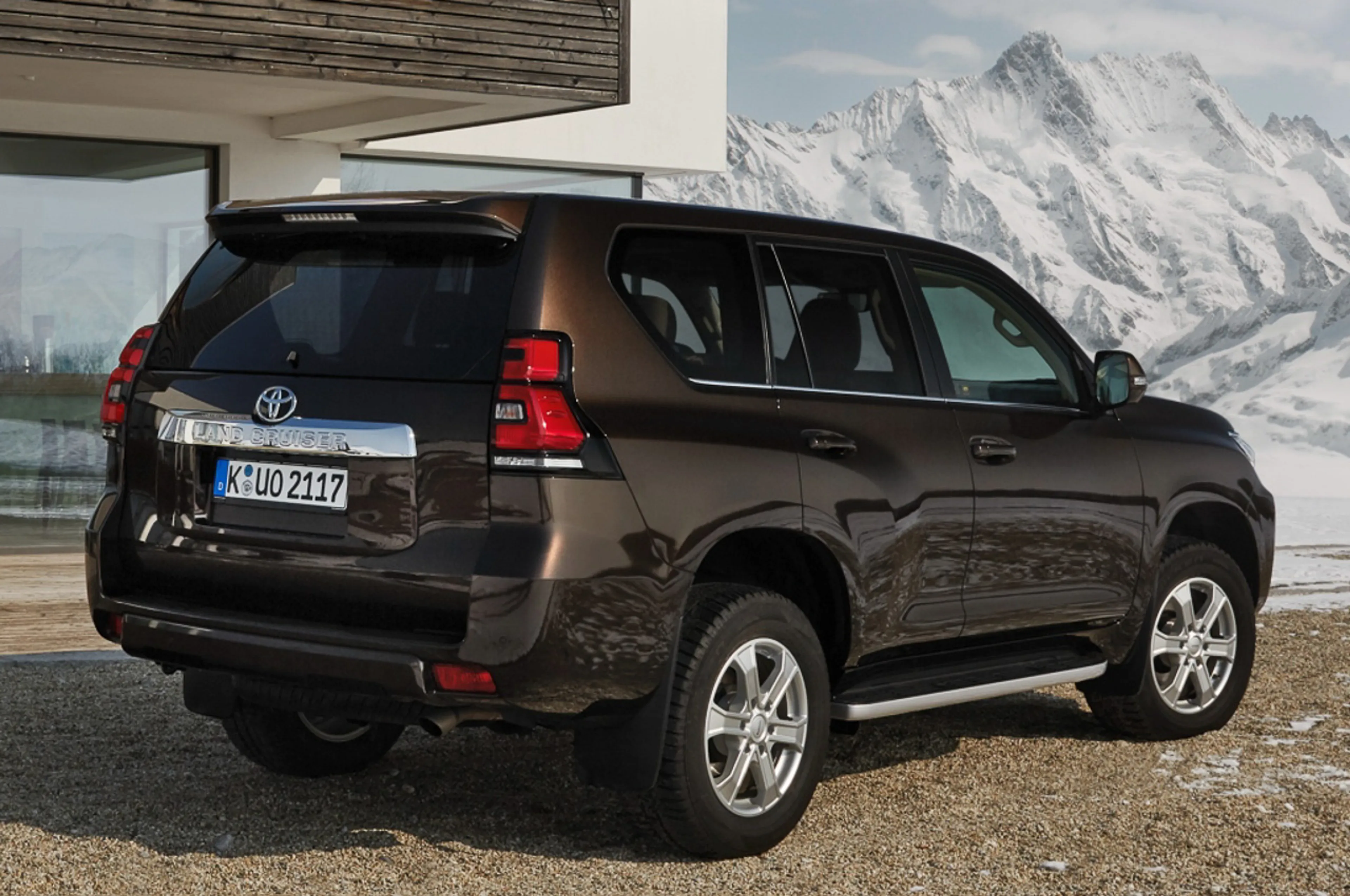 2021 Toyota Land Cruiser Prado 2.8L Diesel 4x4 A/T thumbnail 2