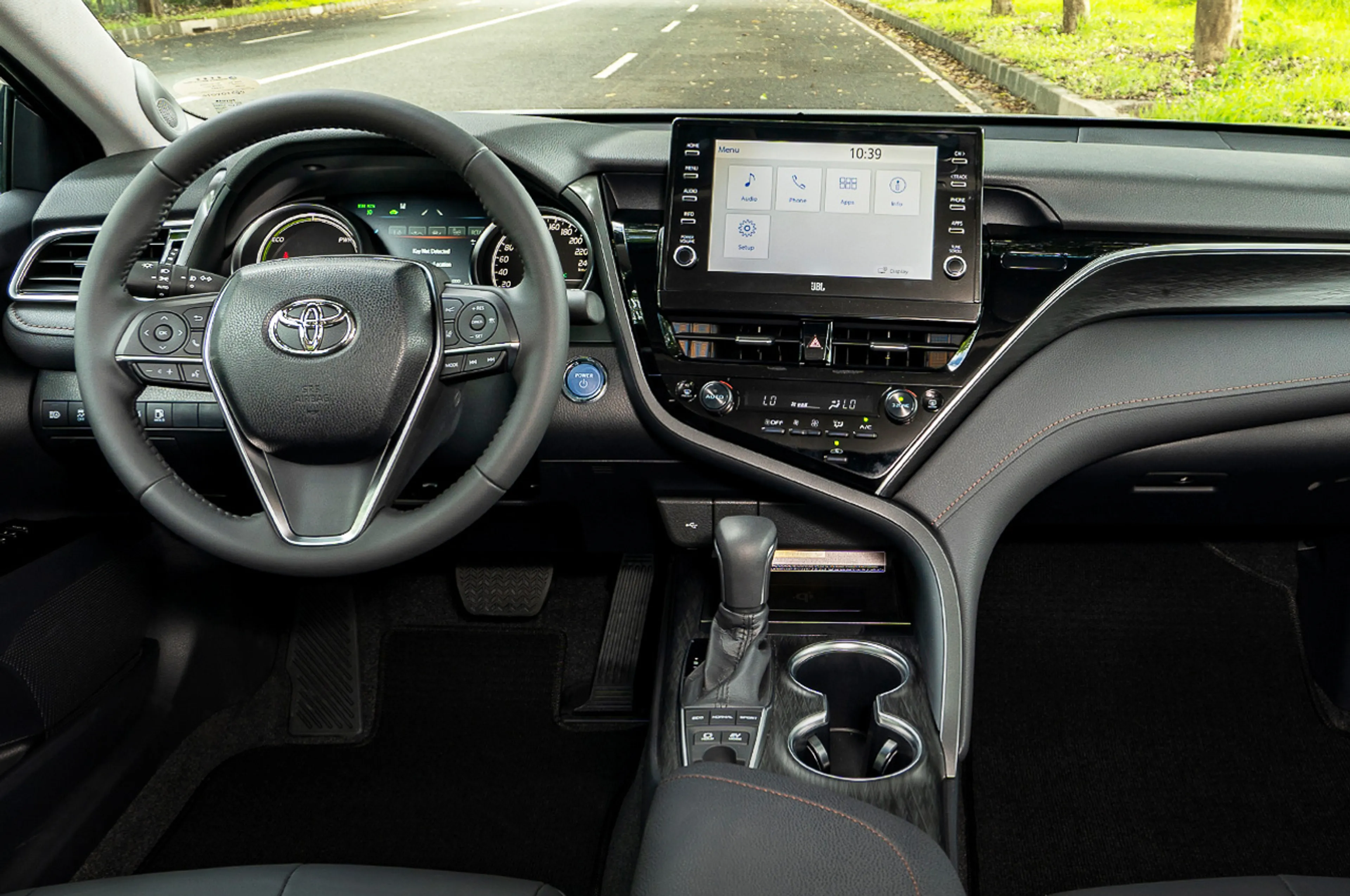 Toyota Camry thumbnail 3