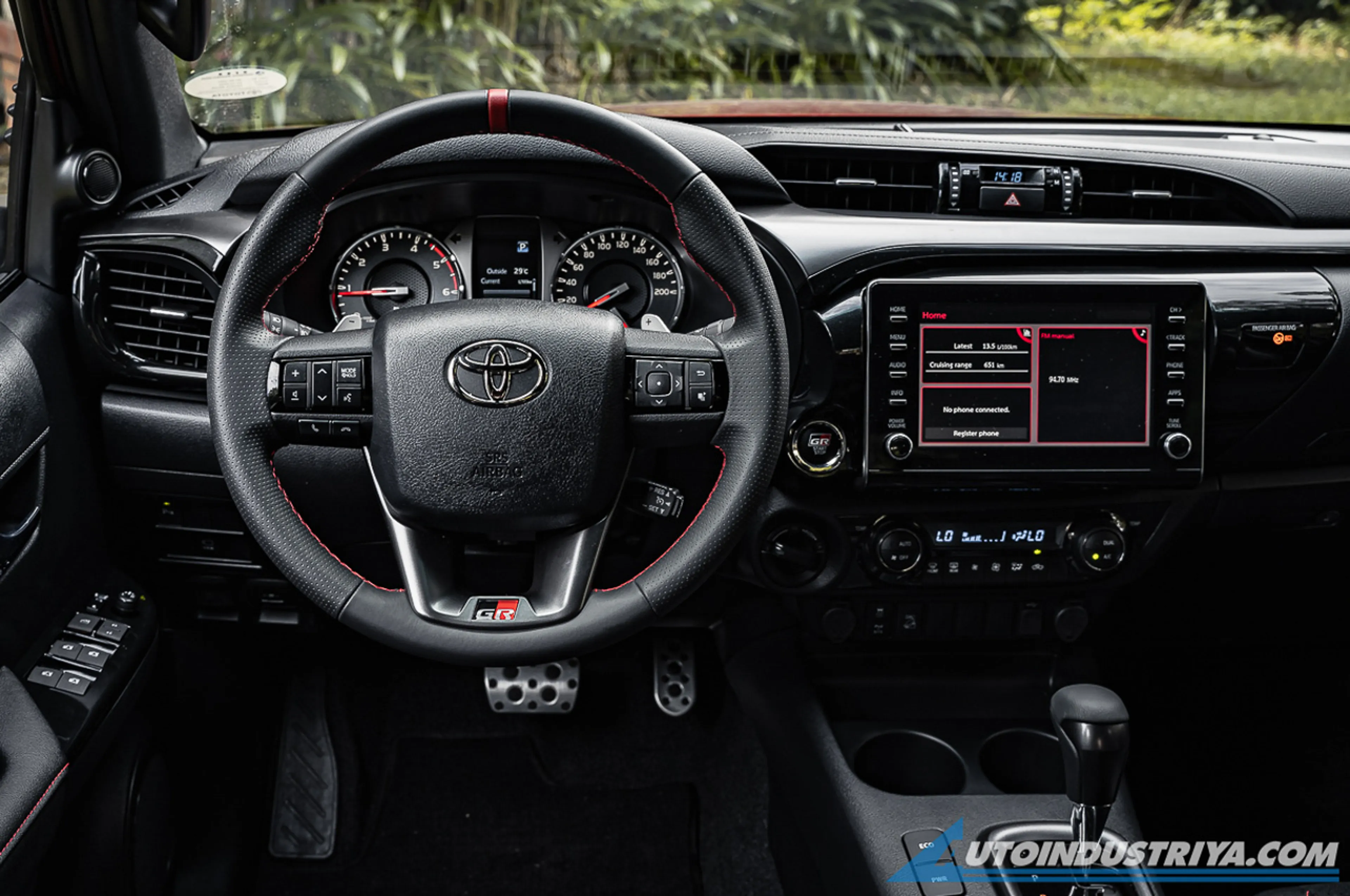 Toyota Hilux GR Sport thumbnail 3