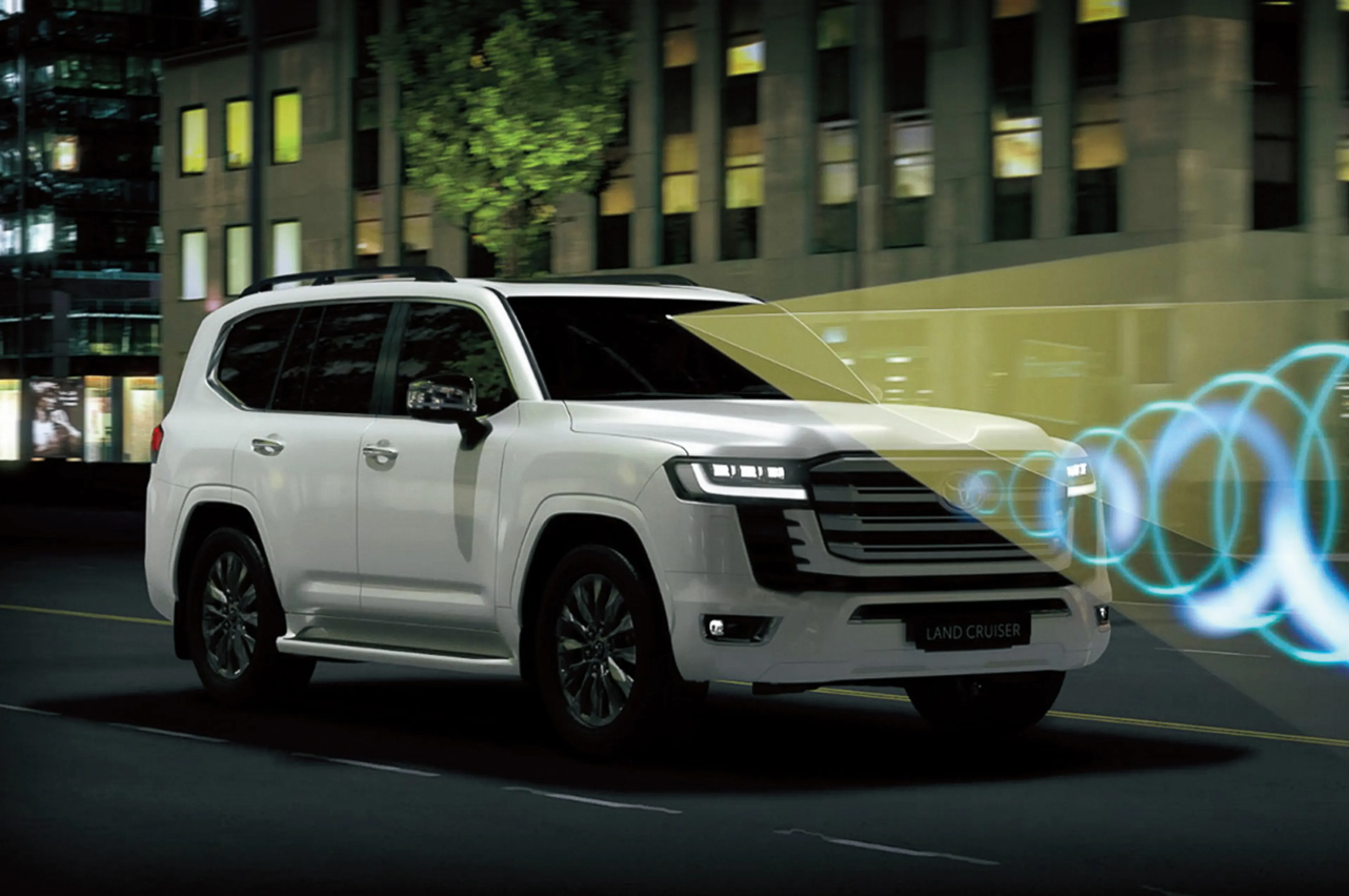 Toyota Land Cruiser 300 thumbnail 4