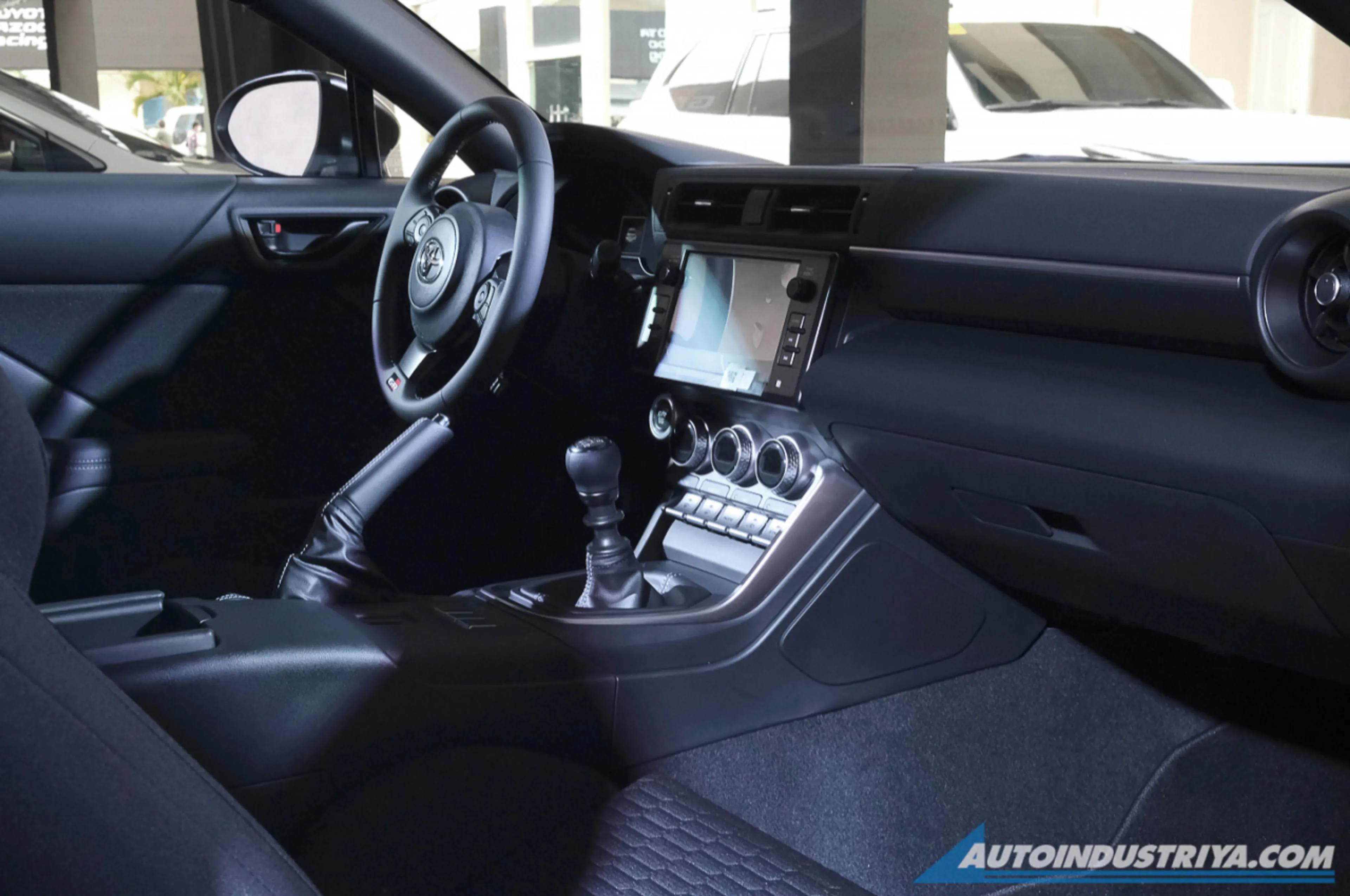 Toyota GR86 thumbnail 3